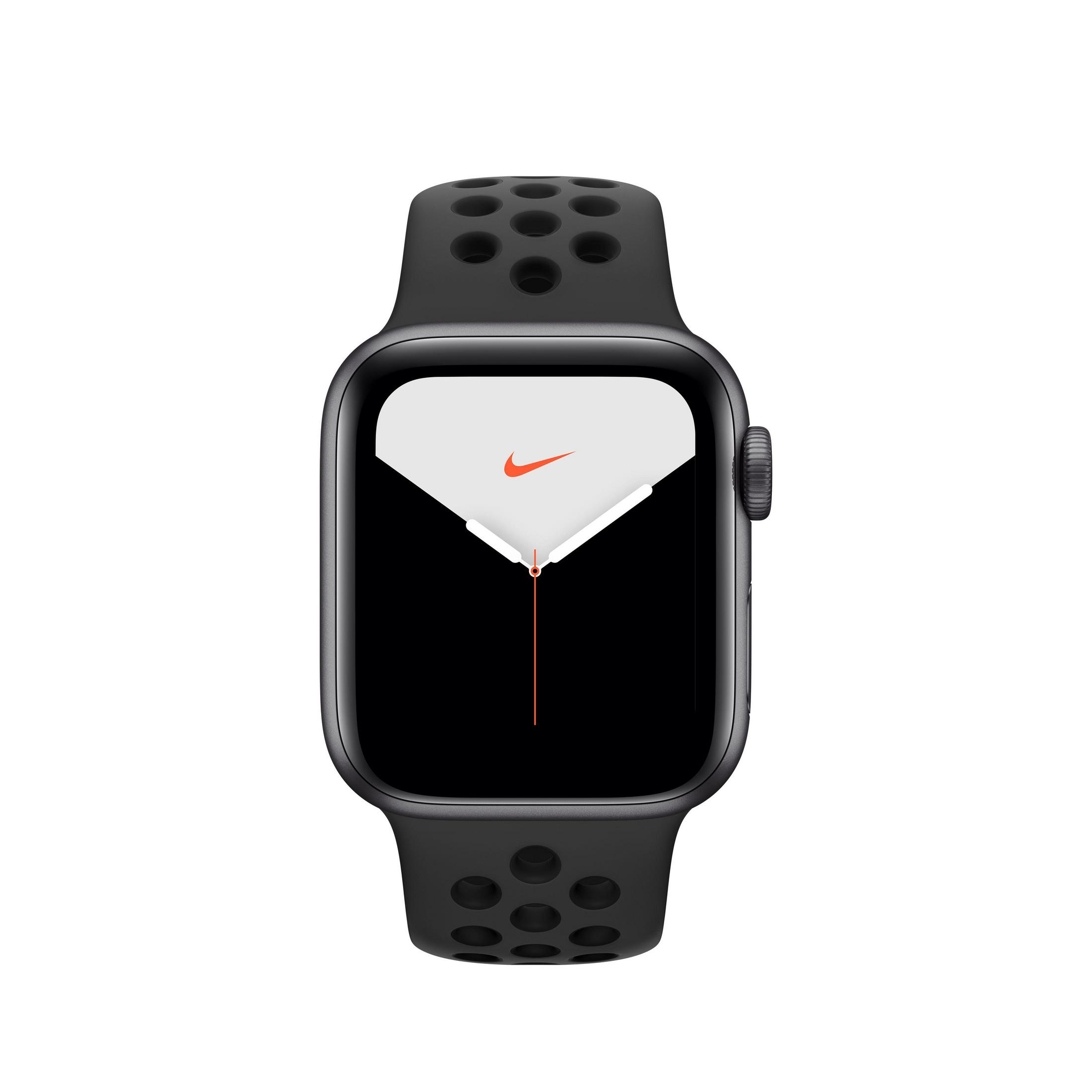 Eine Apple Watch mit schwarzem Armband, schwarzem Bildschirm mit Nike-Logo und roter Linie.