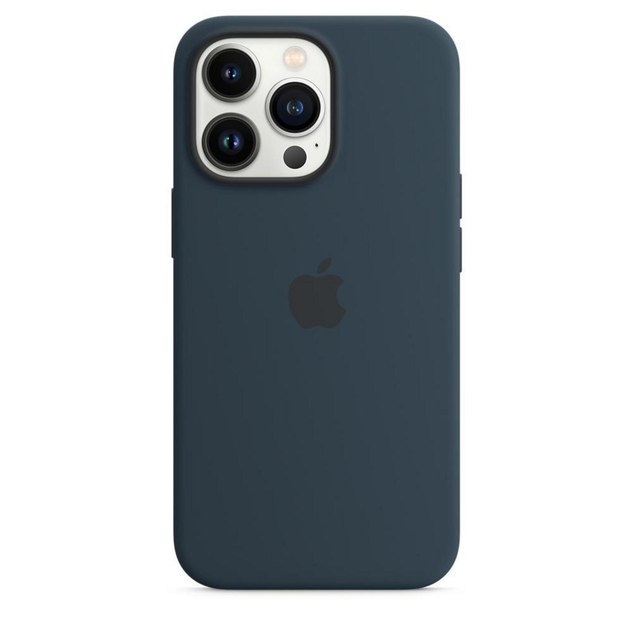 Eine dunkelblaue Handyhülle mit Apple-Logo und Dreifach-Kamera.