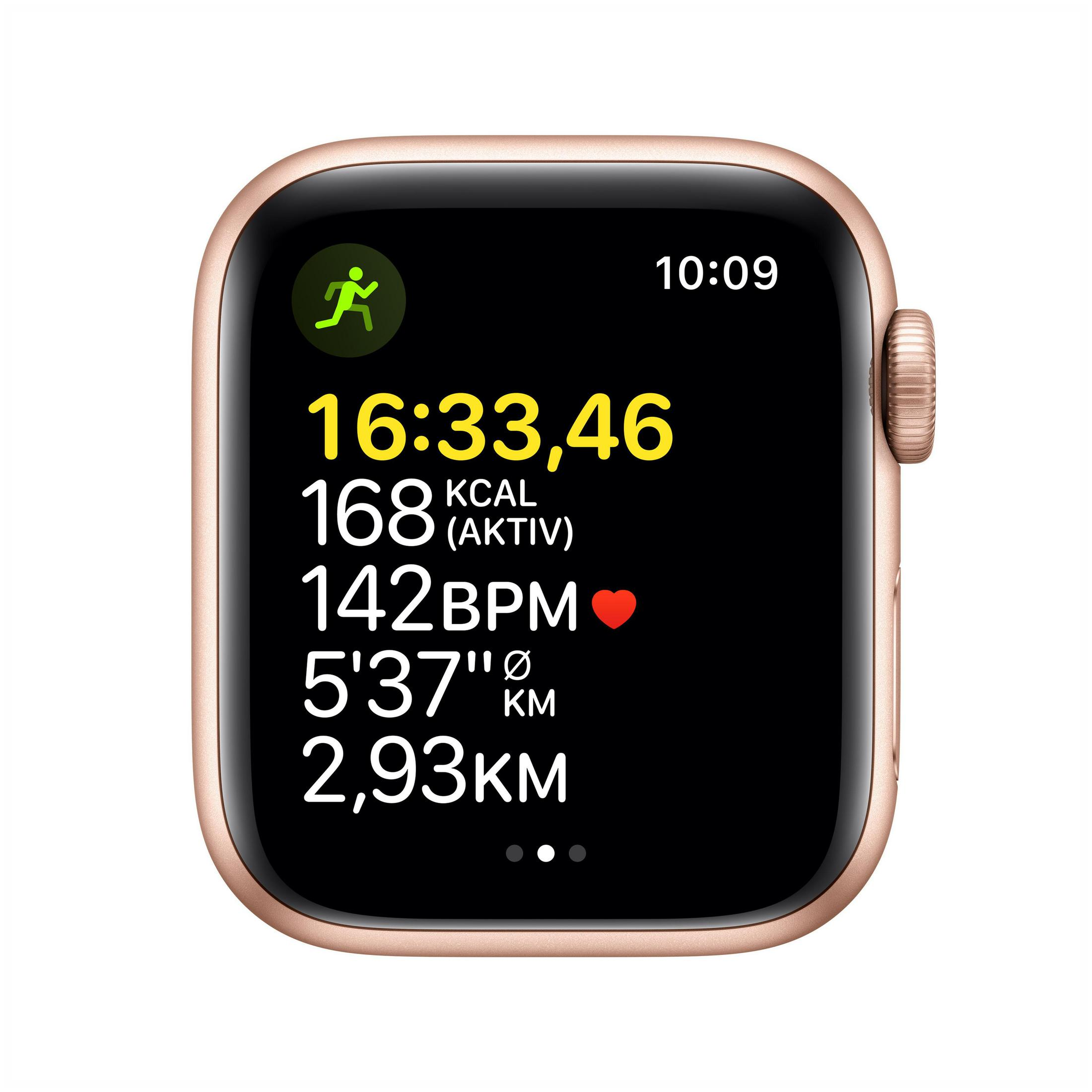Goldene Apple Watch mit Trainingsdaten auf dem Bildschirm.