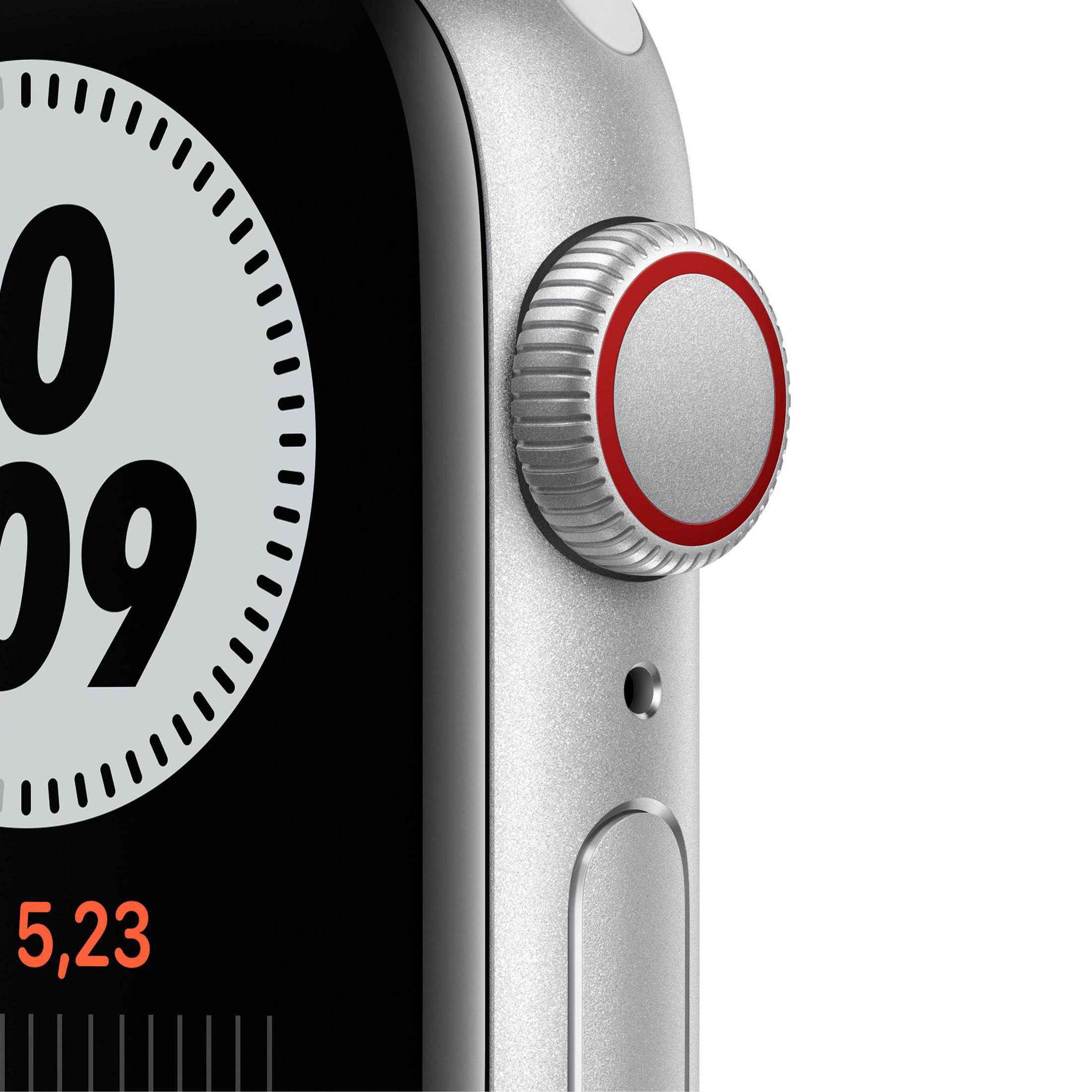 Nahaufnahme der Seite einer Smartwatch mit digitaler Anzeige.