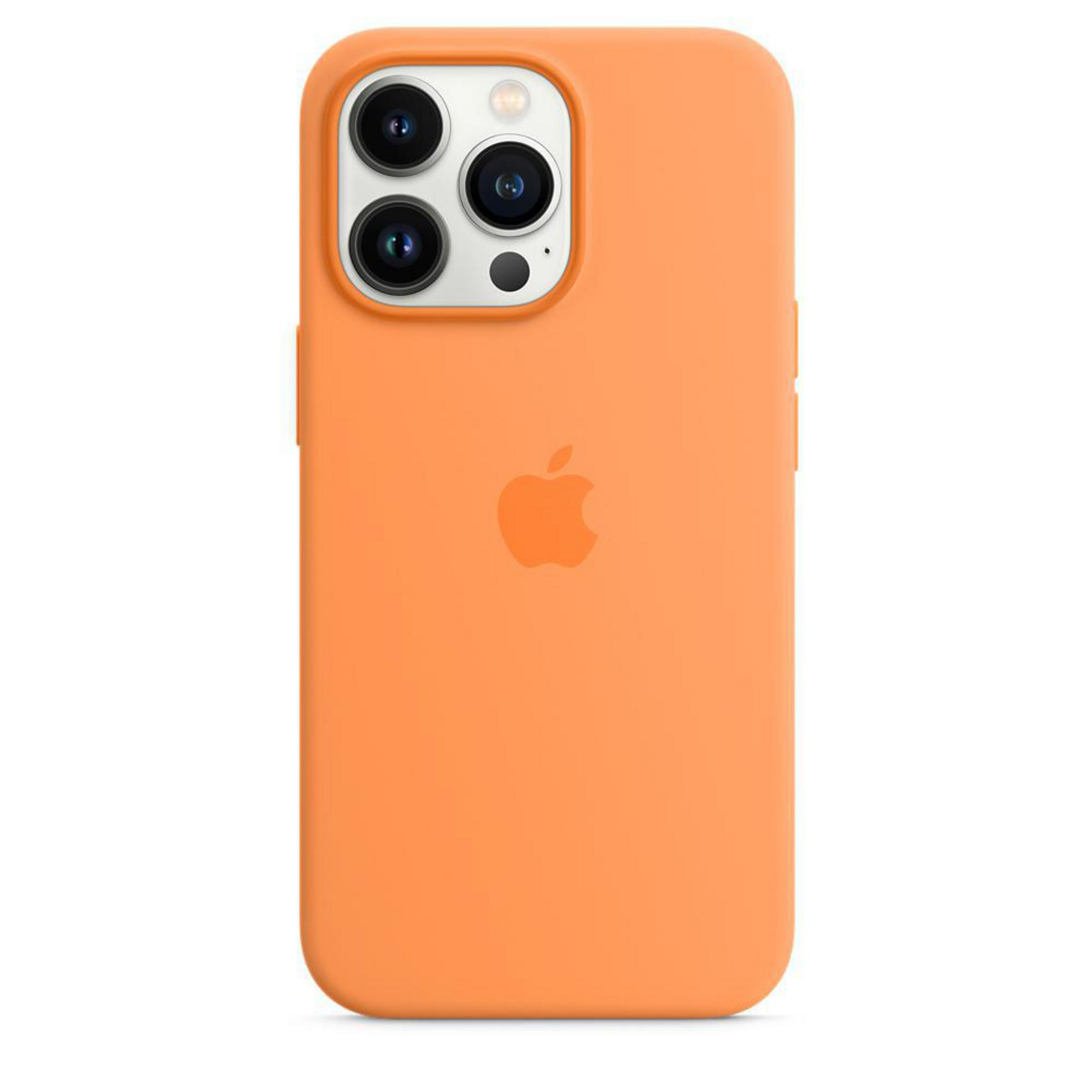 Oranje iPhone-hoesje met drie cameralenzen en het Apple-logo. De hoes is effen van kleur.