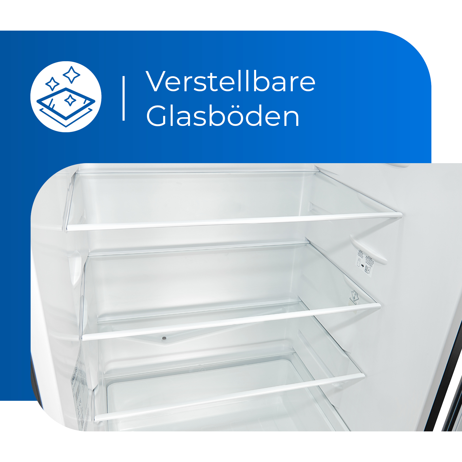 Ein Kühlschrankinnenraum mit verstellbaren Glasböden.