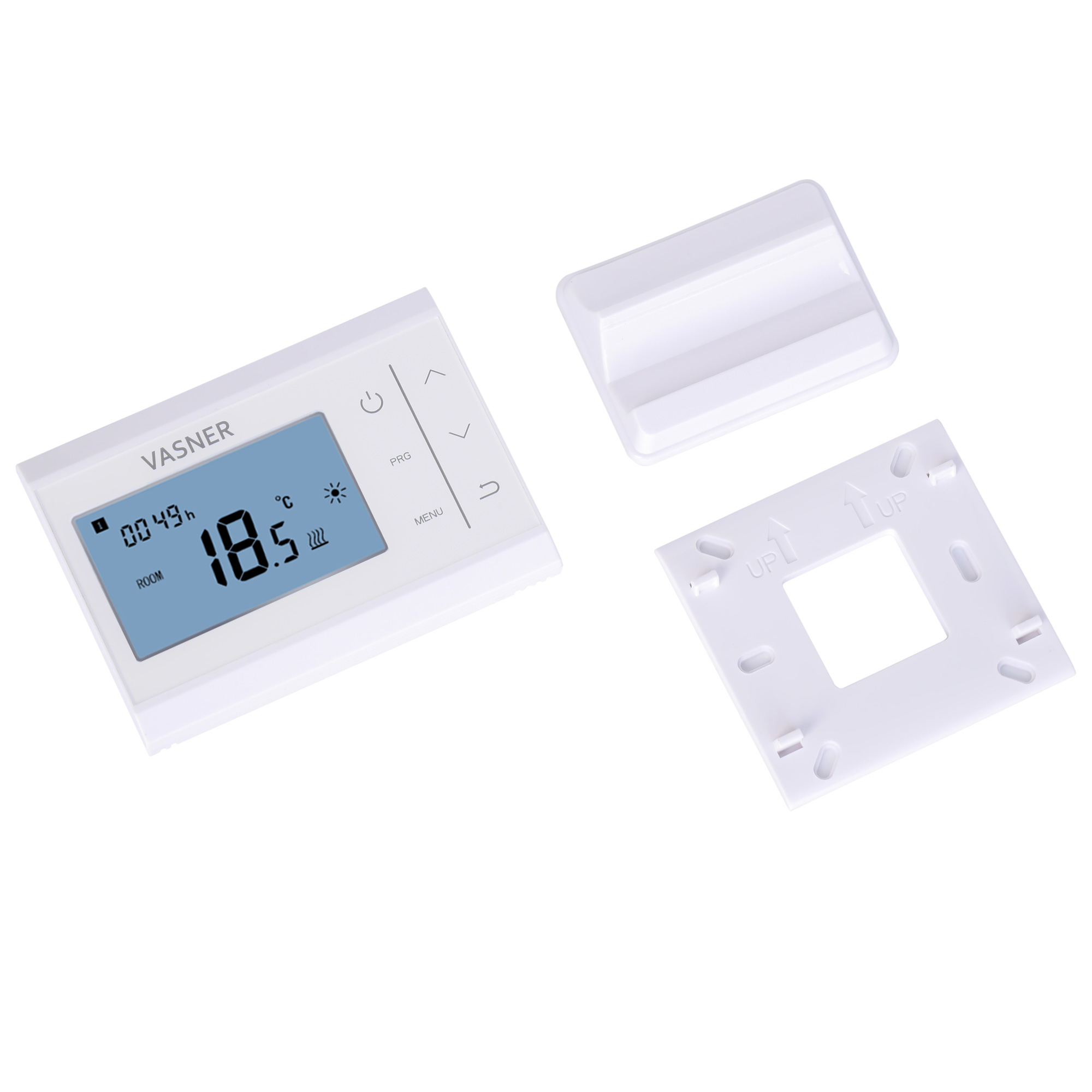 Weißer Thermostat mit Bildschirm und separaten Montageteilen. Weißer Hintergrund.