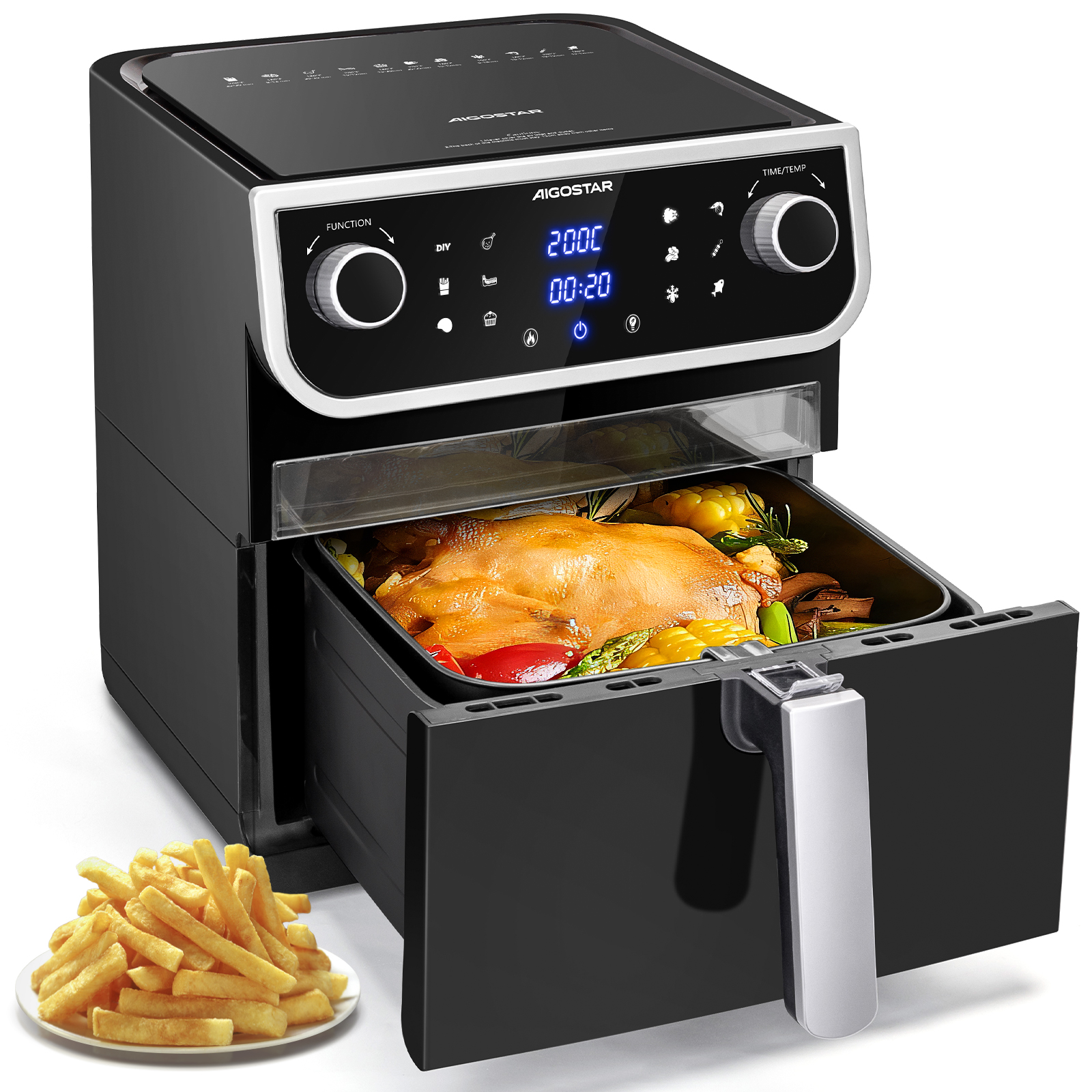 Schwarze Heißluftfritteuse mit offener Schublade mit gekochtem Essen. Pommes auf einem Teller.