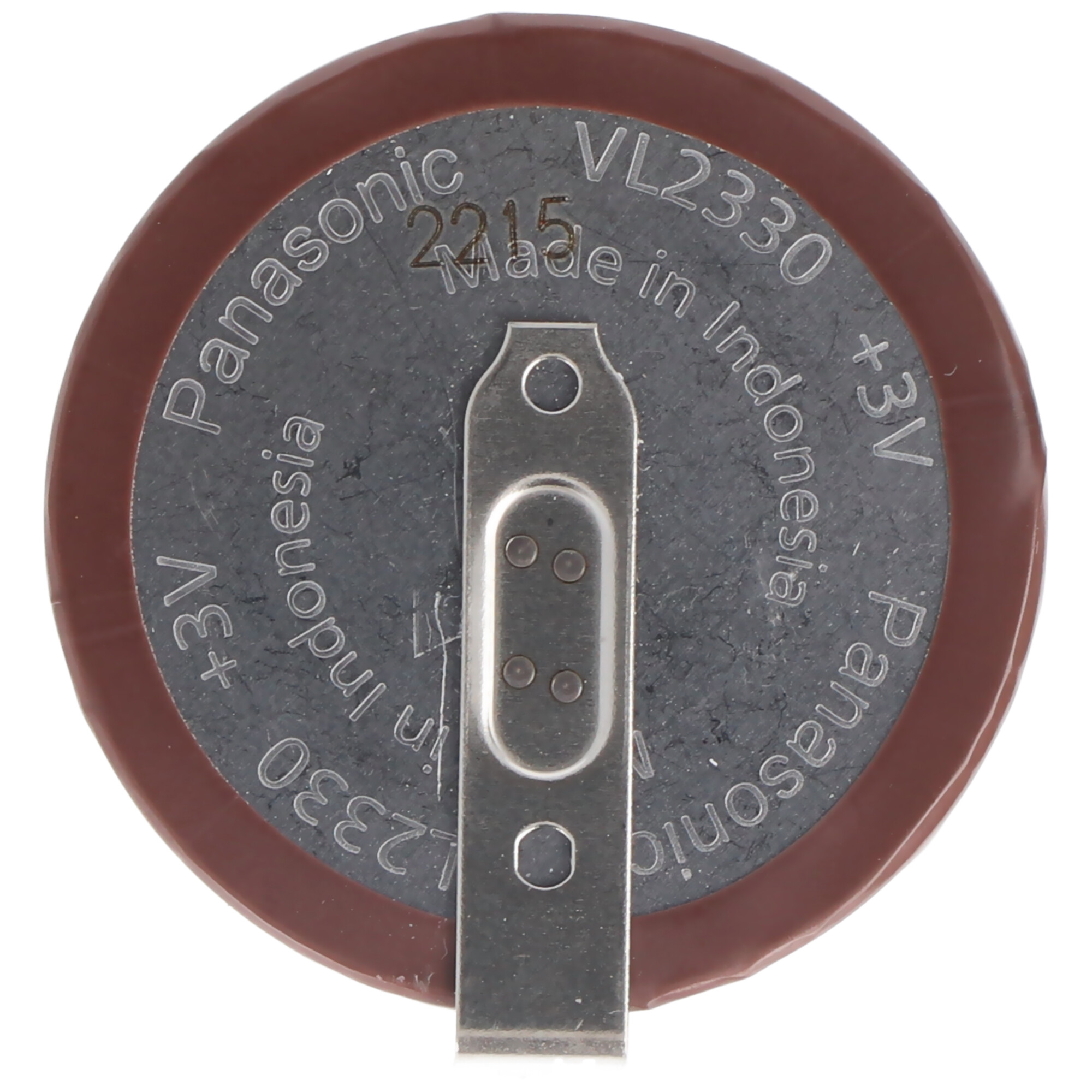 Eine runde Batterie mit Metalllasche. Auf der Batterie steht Text.