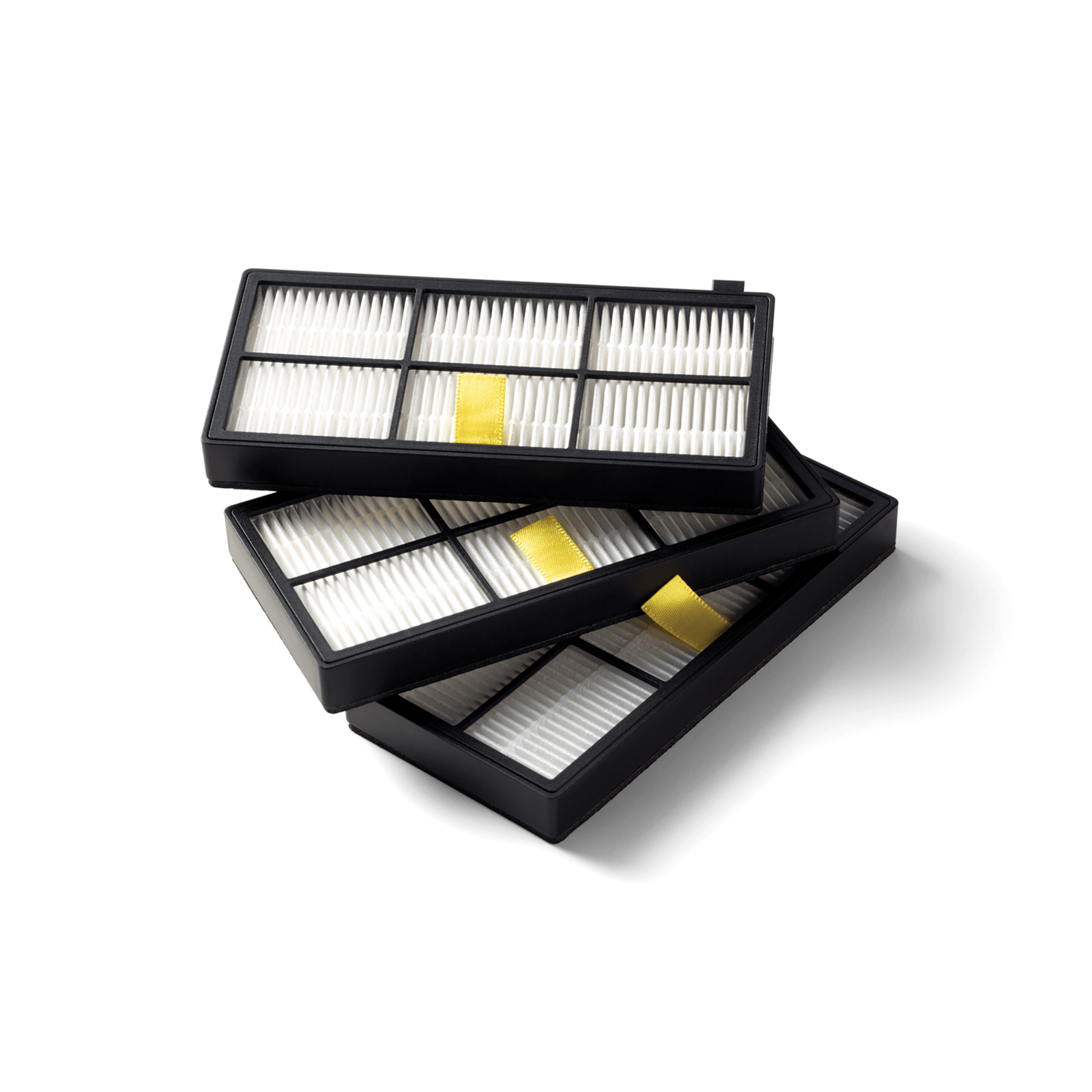 Trzy czarne filtry do odkurzacza ułożone na białym tle.