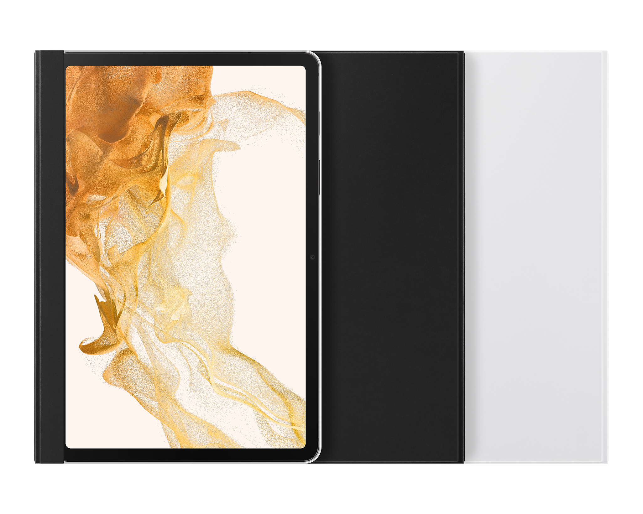 Tablet mit goldener abstrakter Kunst auf dem Bildschirm, offen neben einer schwarzen Hülle und einer weißen Hülle auf weißem Hintergrund.