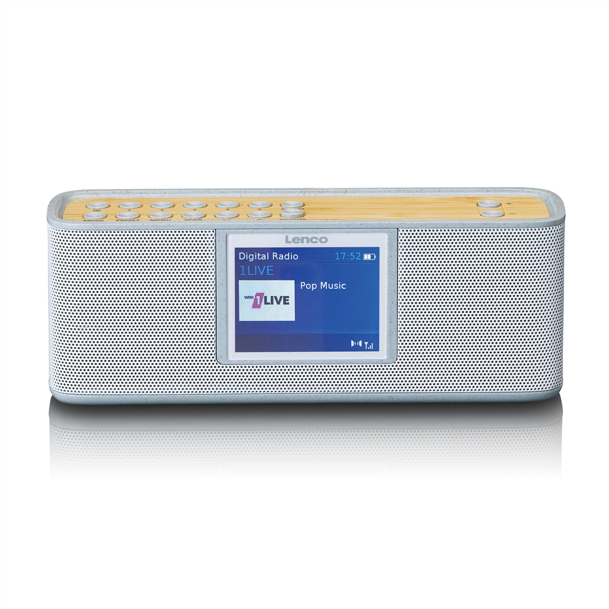 Weiß-graues Digitalradio mit kleinem Display, das die Uhrzeit und den Radiosender anzeigt.