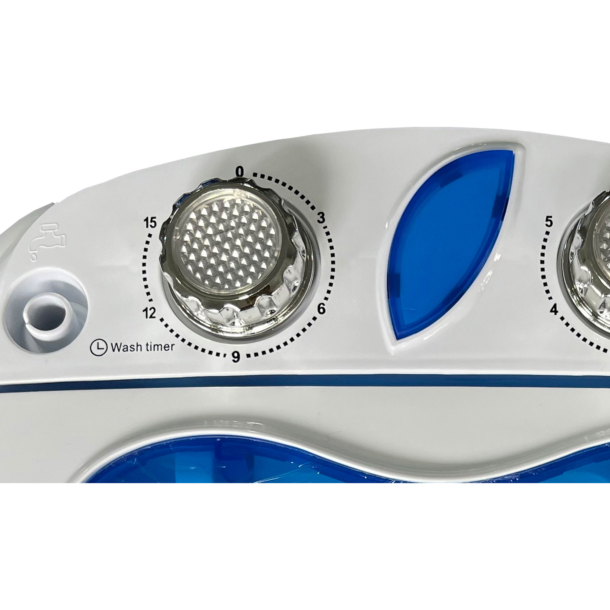Controles de lavadora blancos y azules. Perilla para temporizador de lavado con marcas de tiempo.