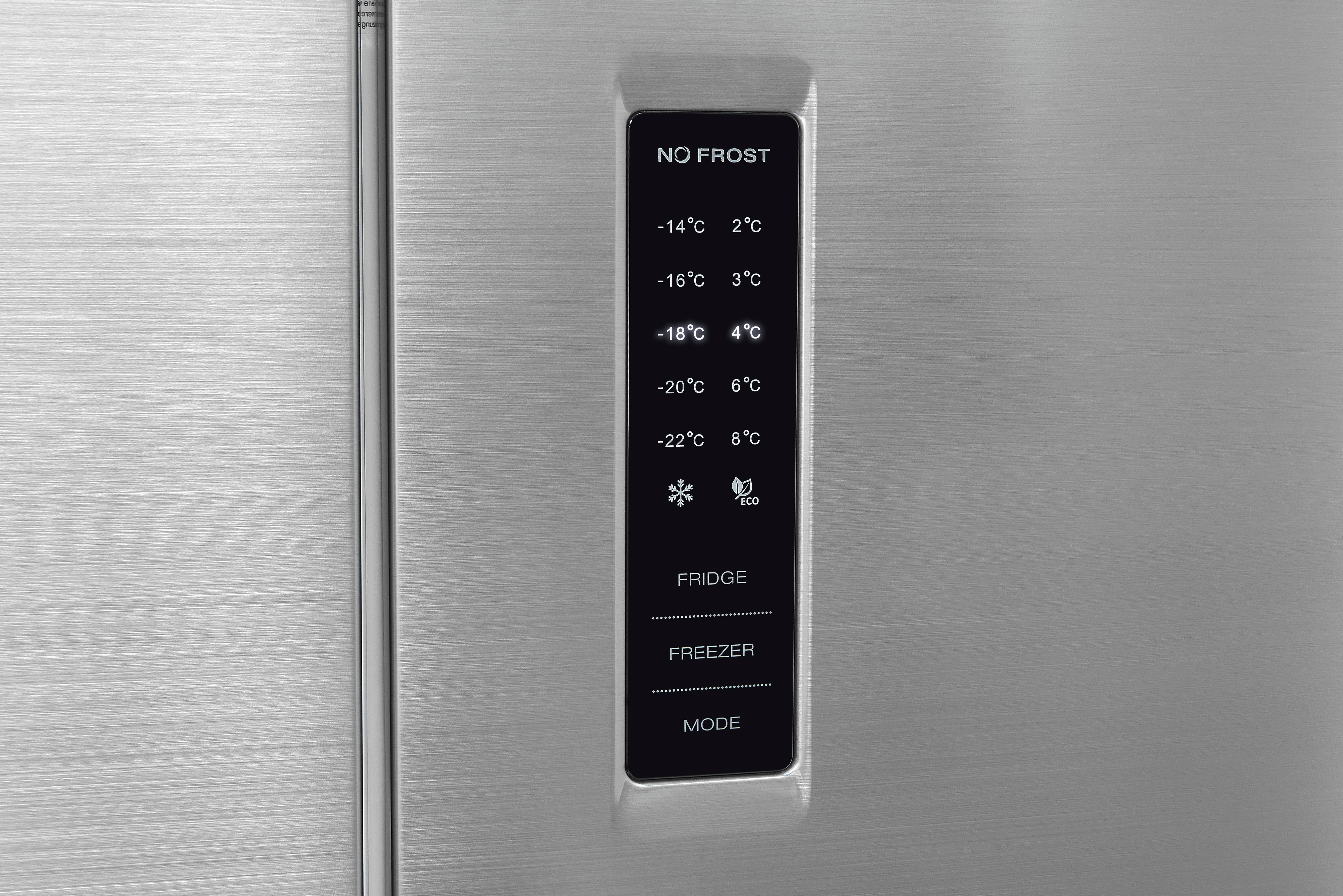 Panel de control de refrigerador de acero inoxidable. Muestra ajustes de temperatura y opciones.
