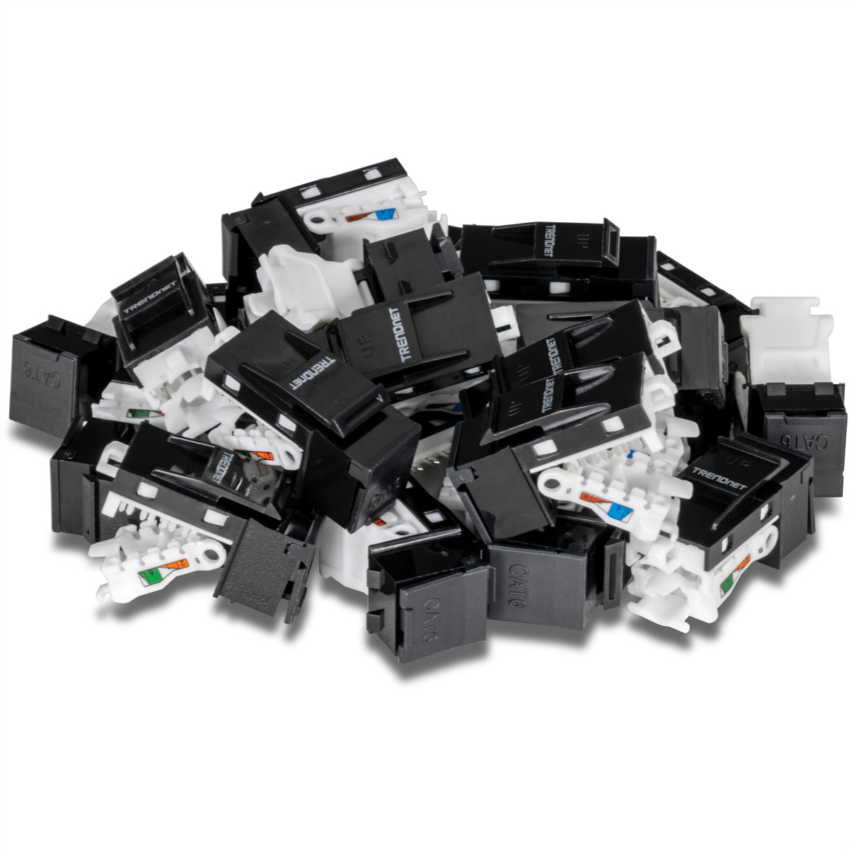 Pile de connecteurs réseau CAT6 noirs et blancs.