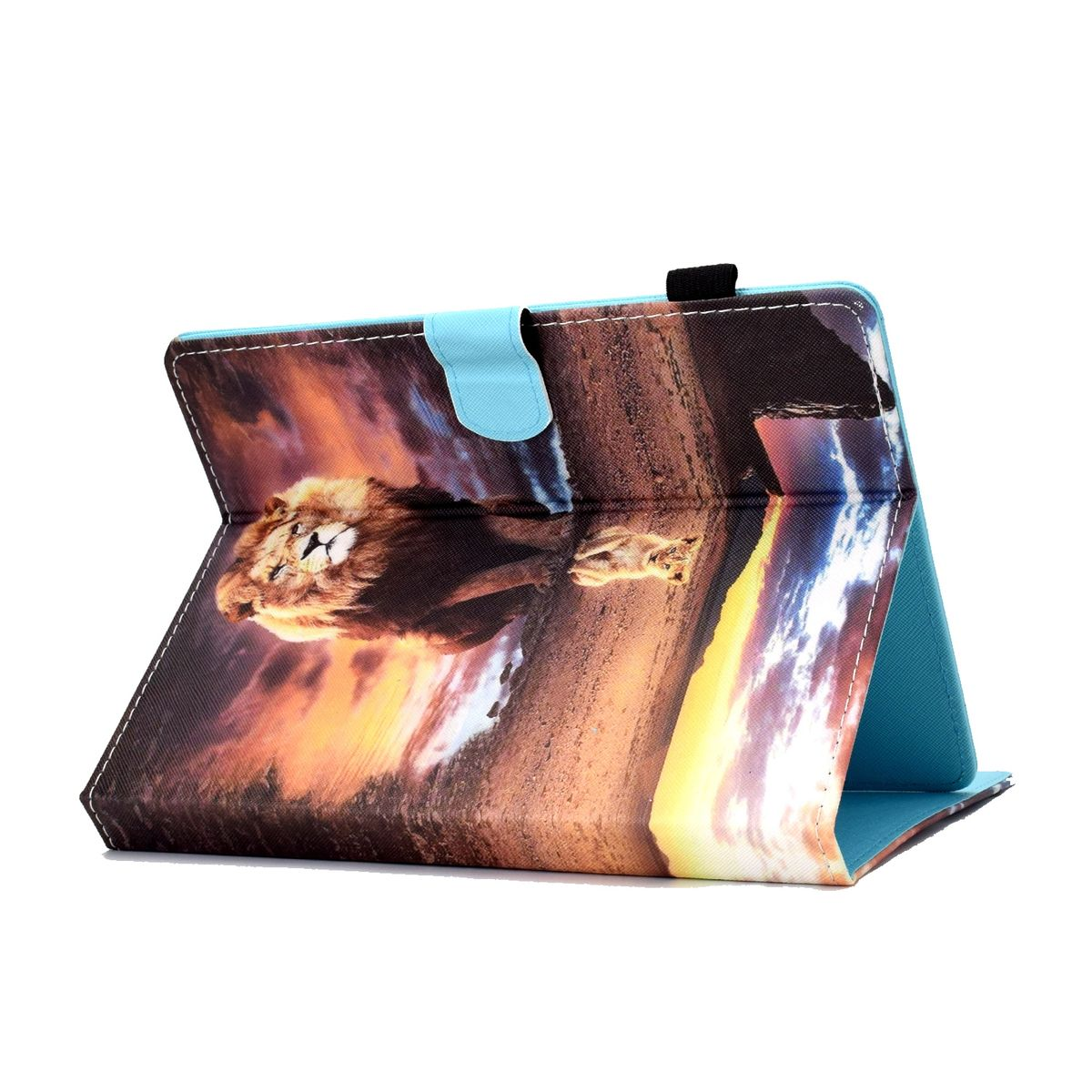 Eine Tablet-Hülle mit einem Löwenbild auf der Vorderseite, geöffnet, um das Tablet zu zeigen. Ein Sonnenuntergangshimmel.
