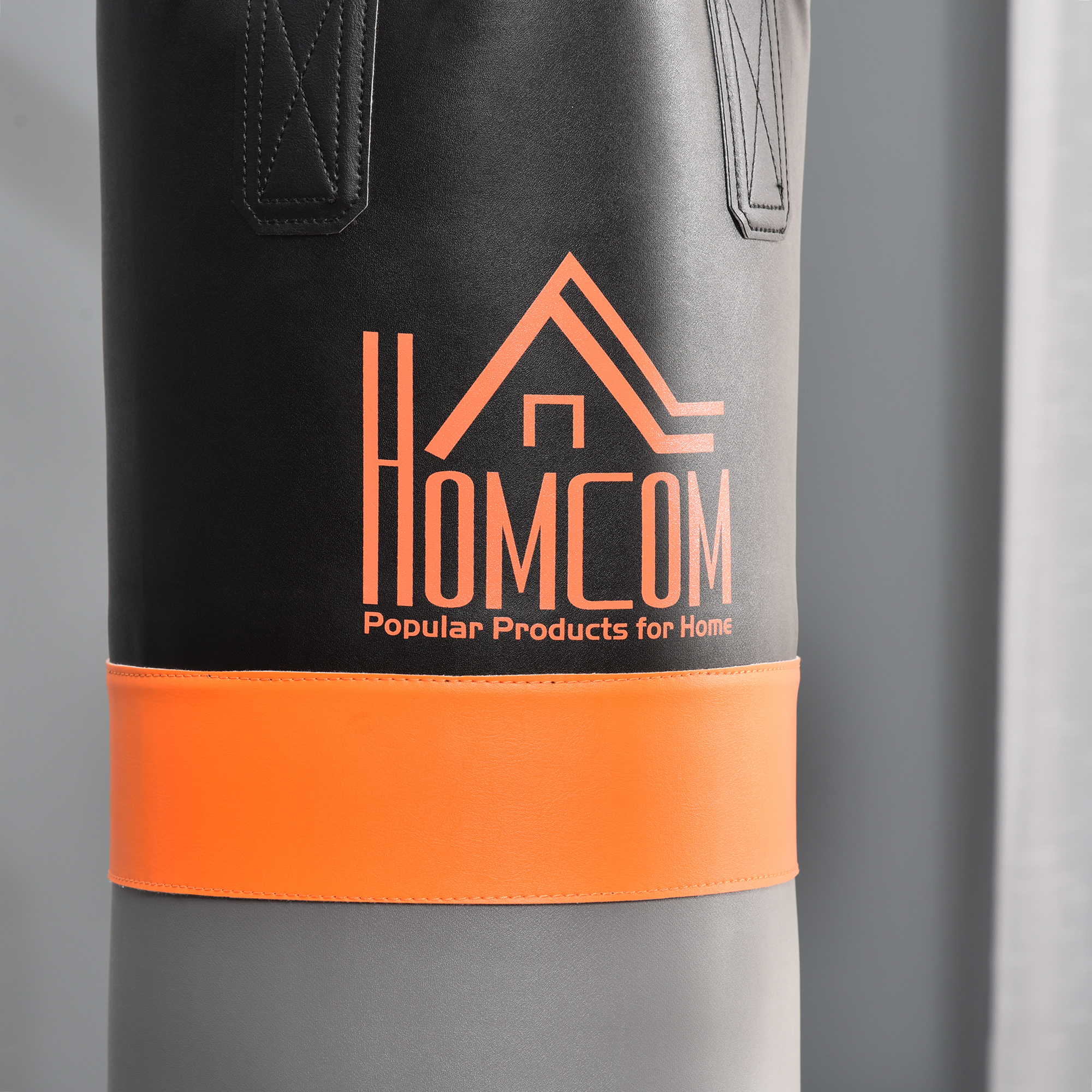 Saco de boxeo negro y naranja con el logo de HomCom y el texto "Popular Products for Home."
