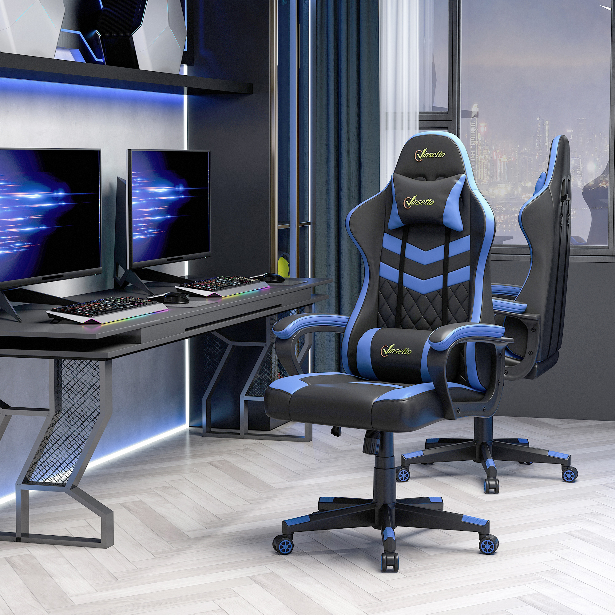 Silla gaming con detalles azules. Dos sillas en una habitación con ordenador detrás.