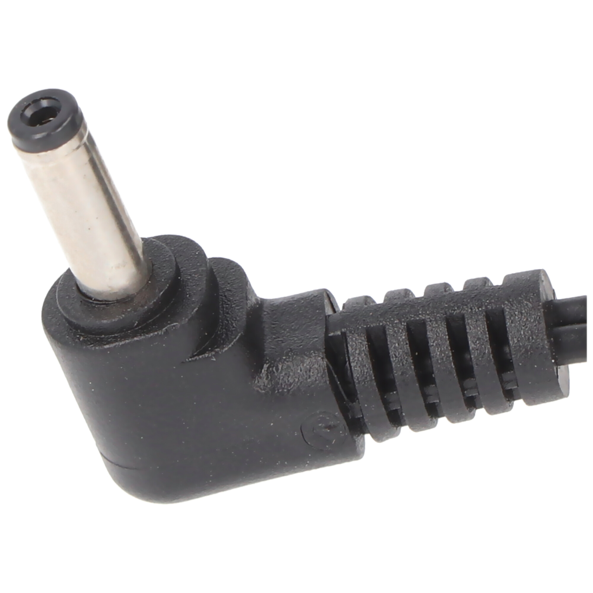 Schwarzer 90-Grad-Stecker für ein elektrisches Gerät.