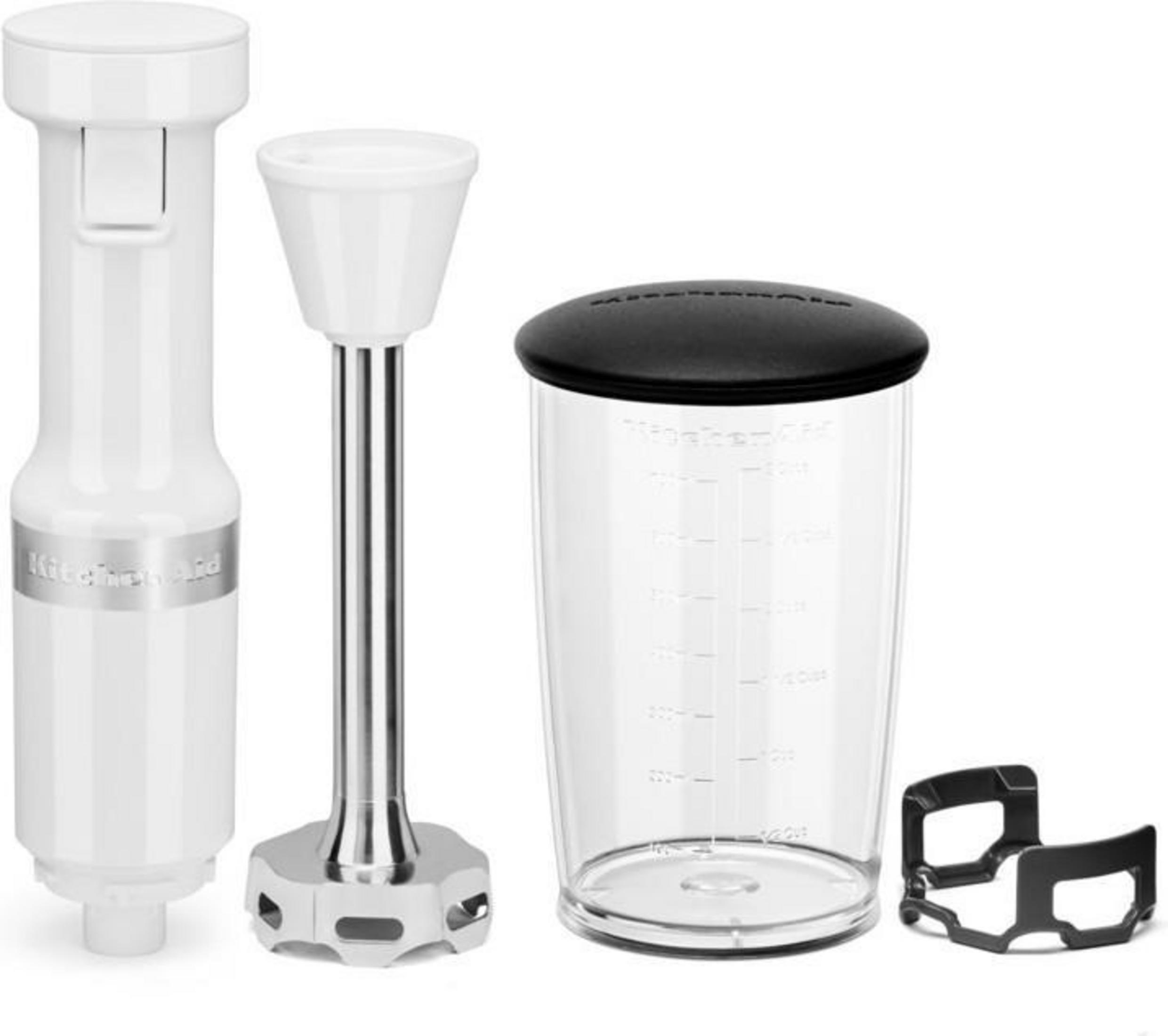 Frullatore a immersione KitchenAid con accessori. Include il motore, la lama e un bicchiere.