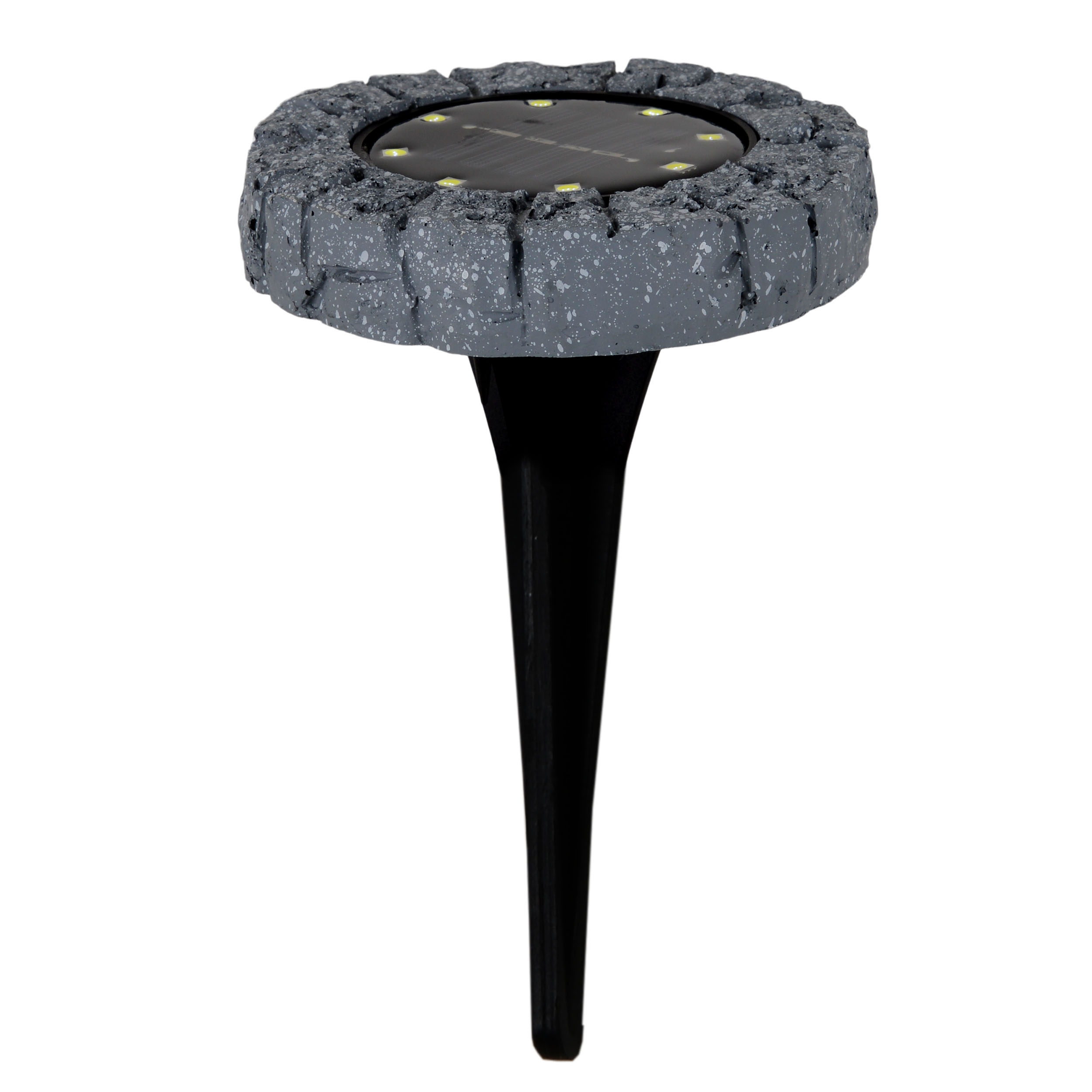 Eine Solar-Gartenleuchte mit einem steinartigen Ring auf einem schwarzen Pfahl, vor weißem Hintergrund.