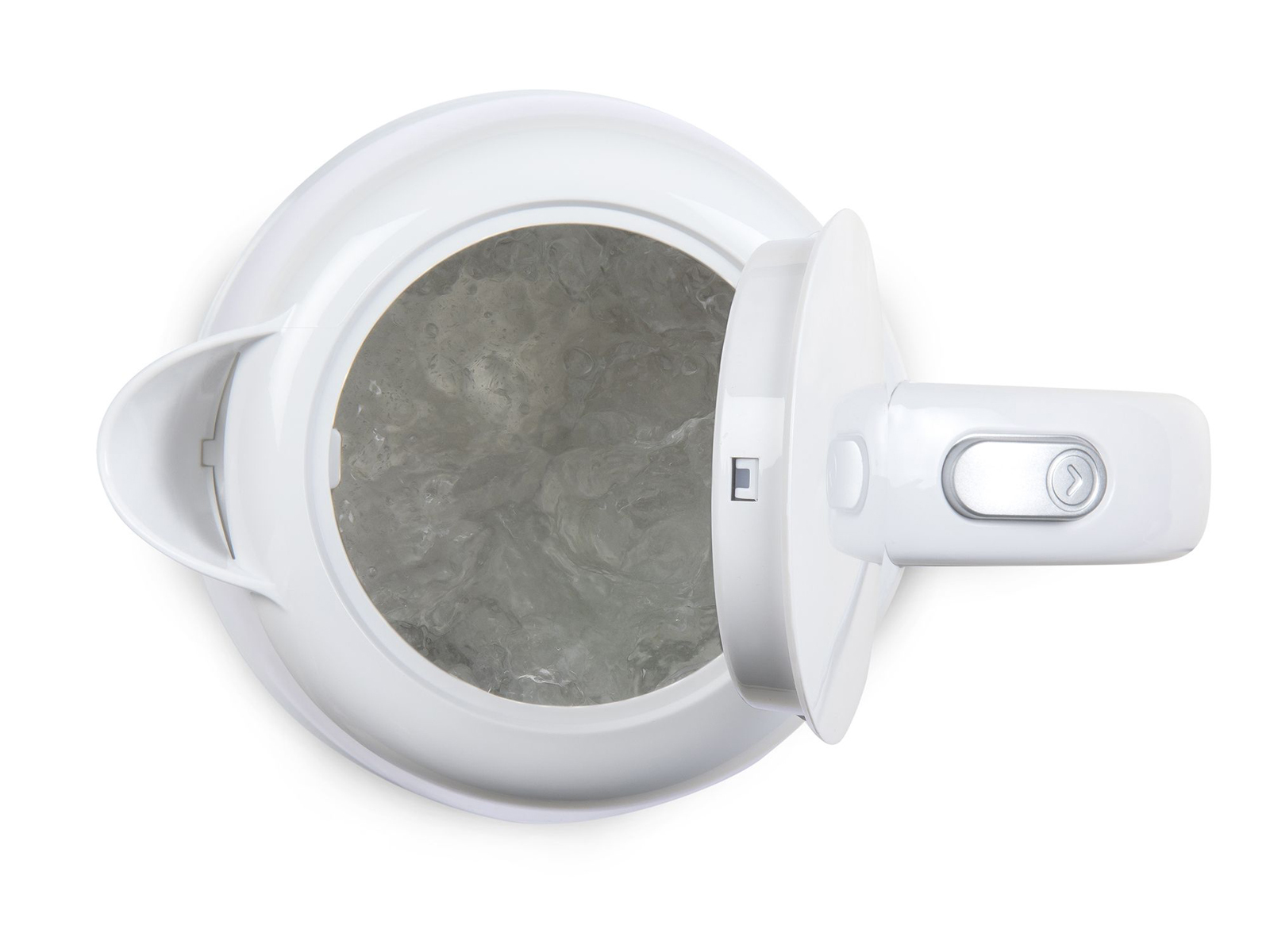 Biały czajnik elektryczny z otwartą pokrywą, wypełniony lodem. Widok z góry na białym tle.