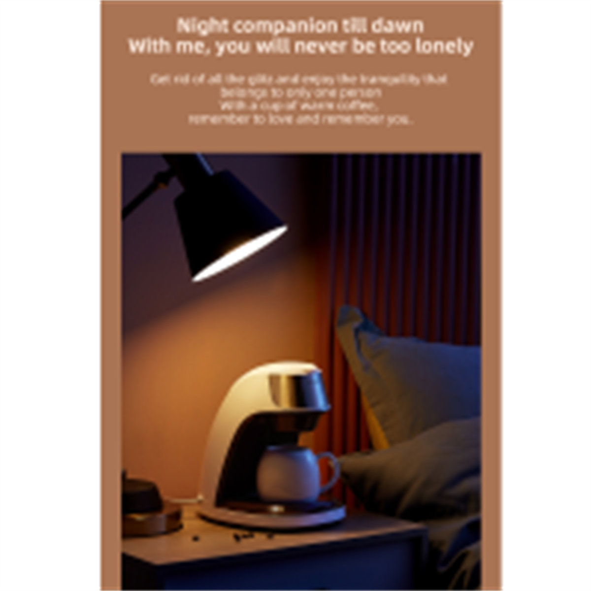 Ein Nachttisch mit Kaffeemaschine, Lampe und Tasse mit Text.