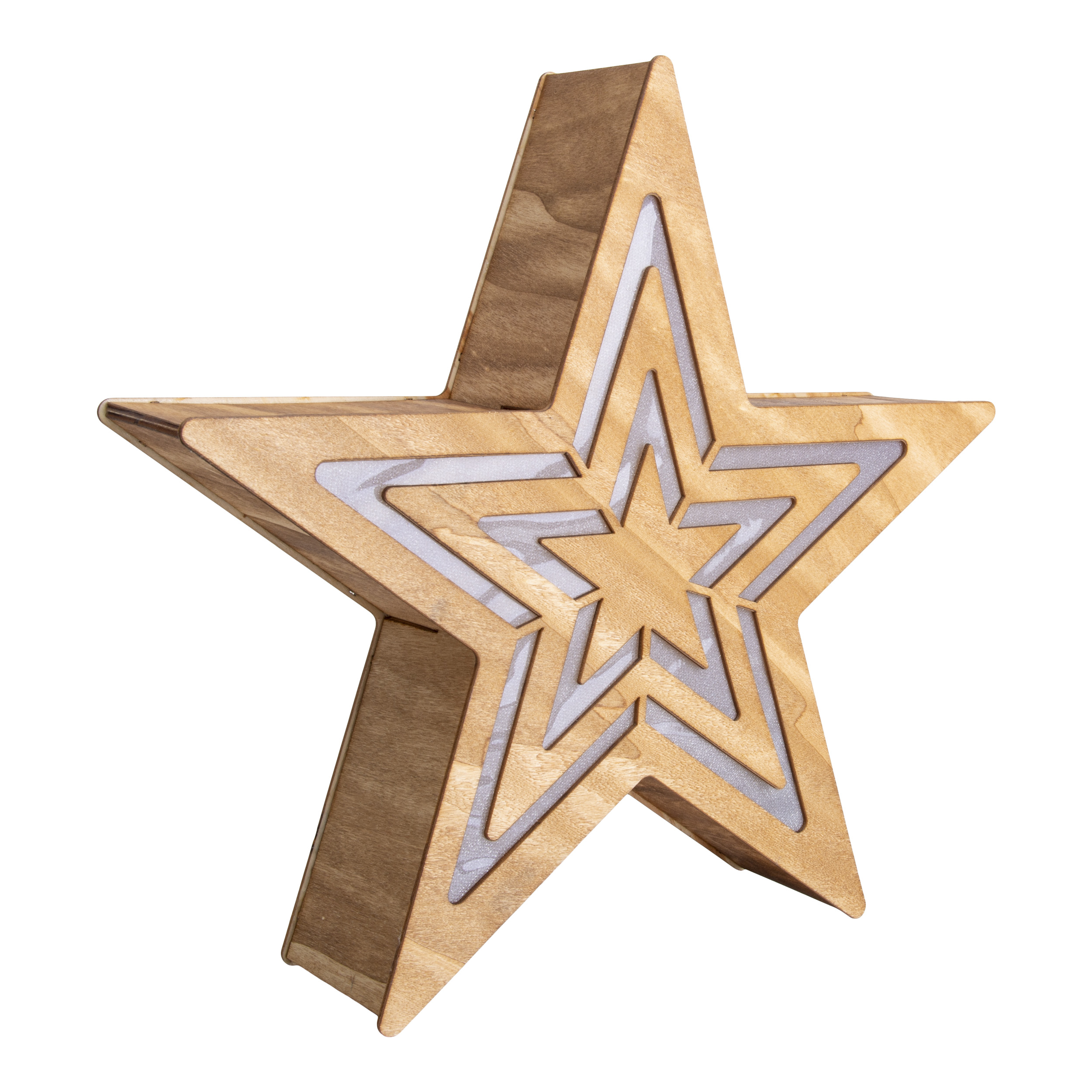 Ein sternförmiges Holzlicht mit einem geschichteten Design, auf weißem Hintergrund.