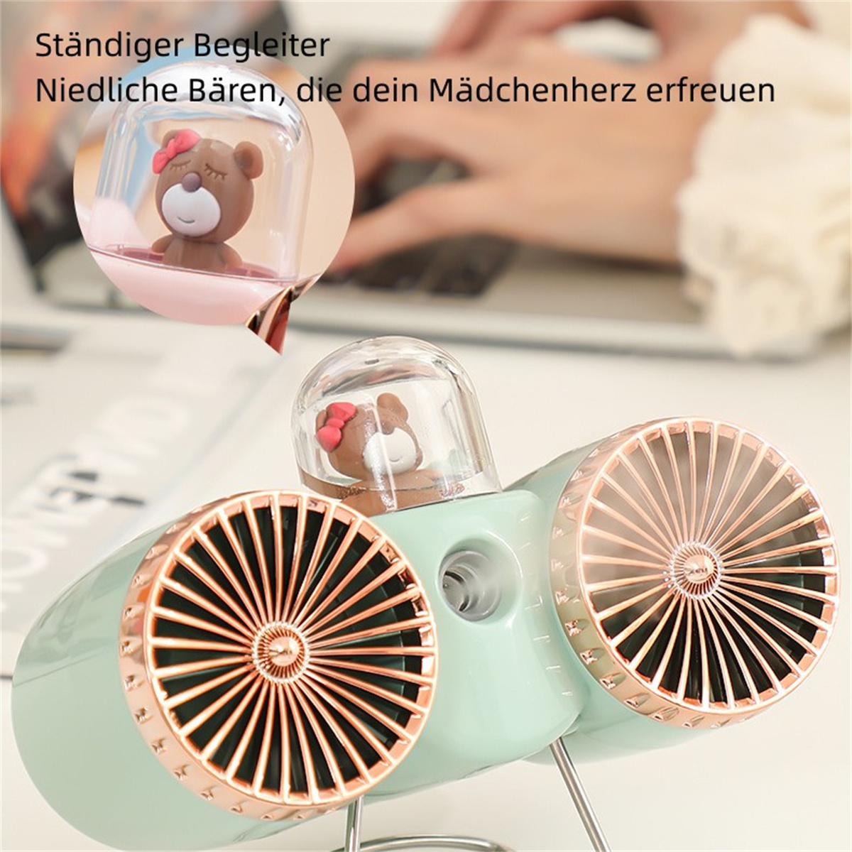 Kleiner Luftbefeuchter mit zwei Ventilatoren und einem niedlichen Teddybären. Mintgrün.