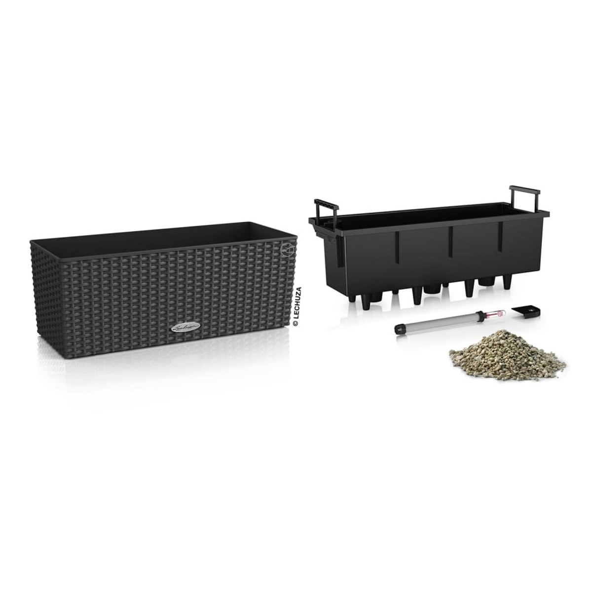Jardinière noire avec une texture tissée. La jardinière est à côté de la partie intérieure.