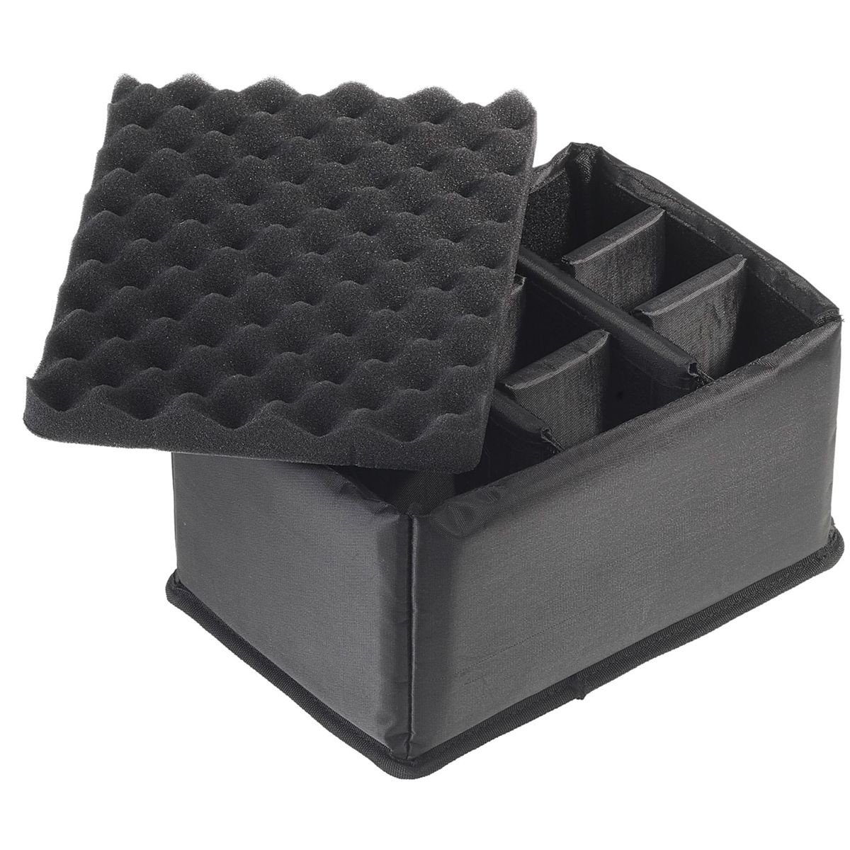Eine schwarze Aufbewahrungsbox mit Trennwänden und einem Schaumstoffdeckel. Der Deckel ist offen.