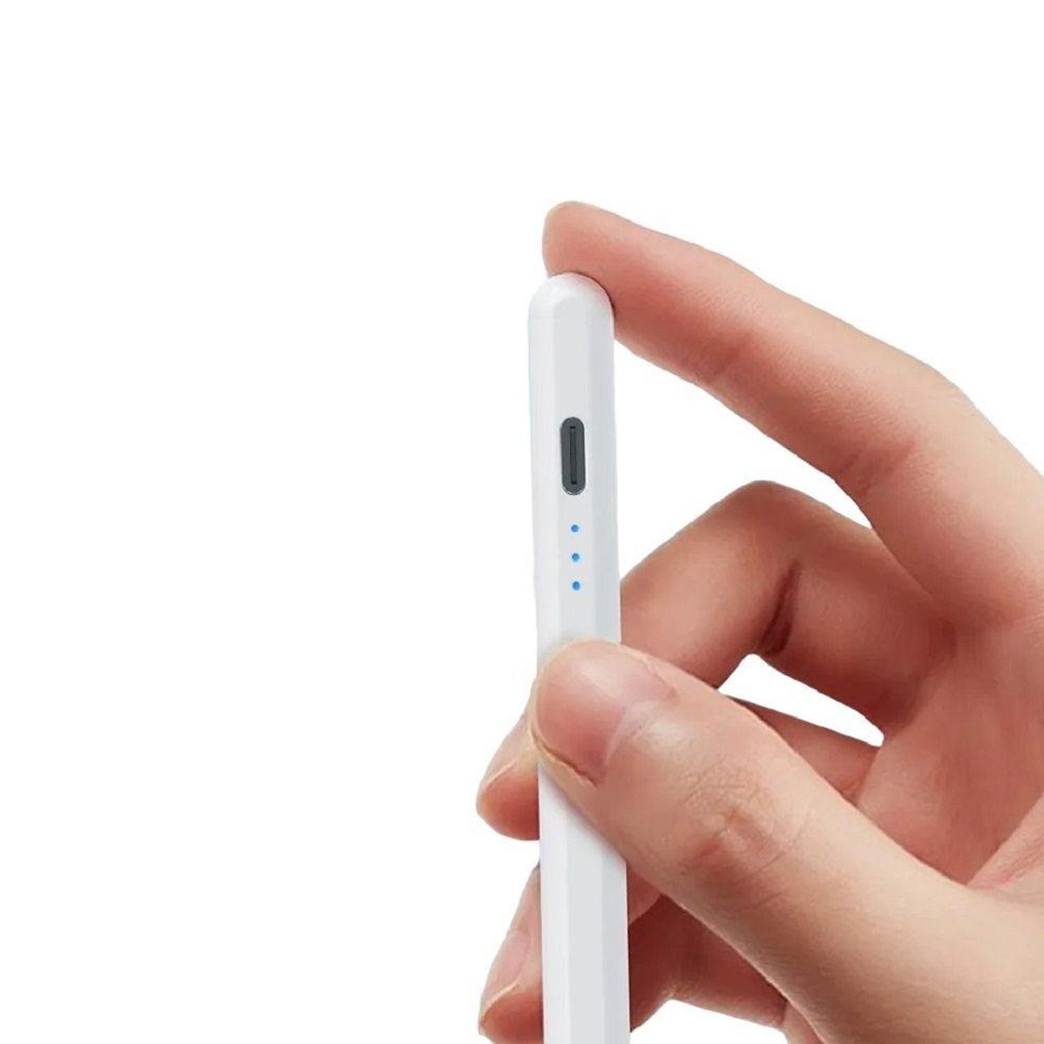 Weißer Stift in der Hand, mit Ladeanschluss und Energieanzeige.