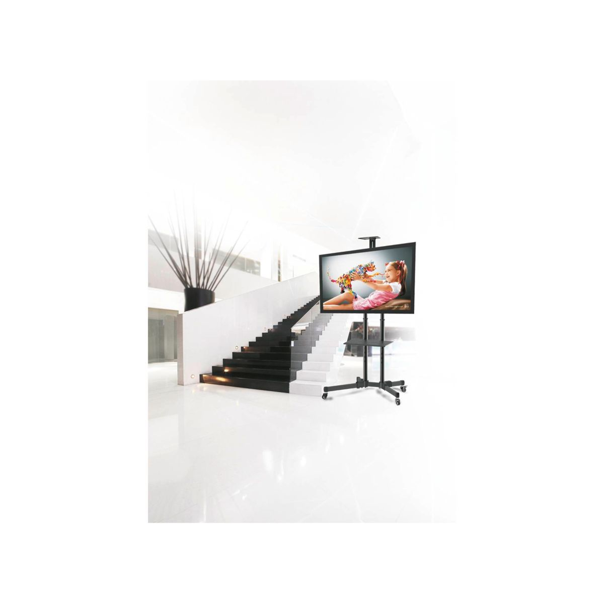 Televisor en un soporte mostrando una imagen de una niña con una escalera blanca.