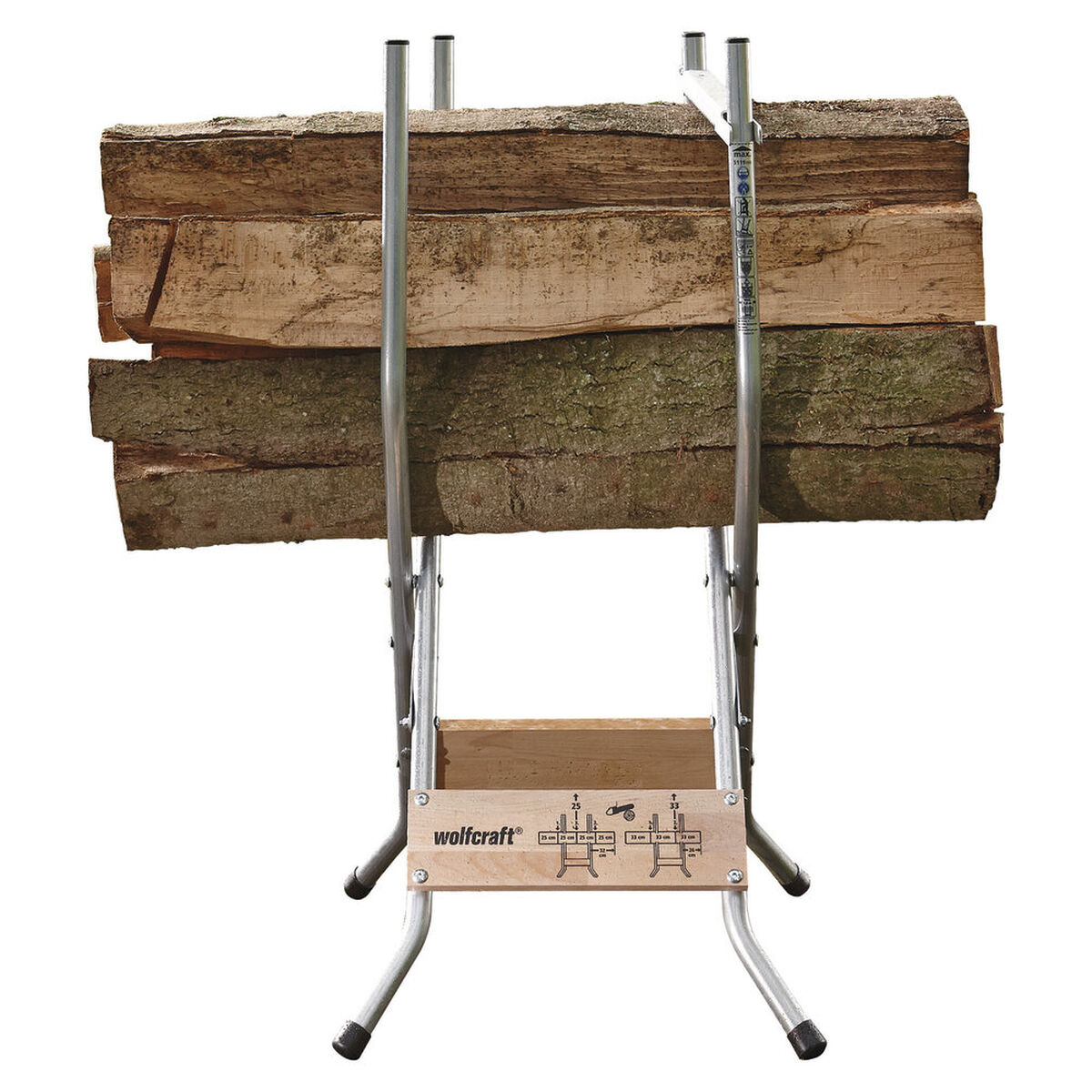 Un soporte de metal para troncos que sostiene leña apilada.