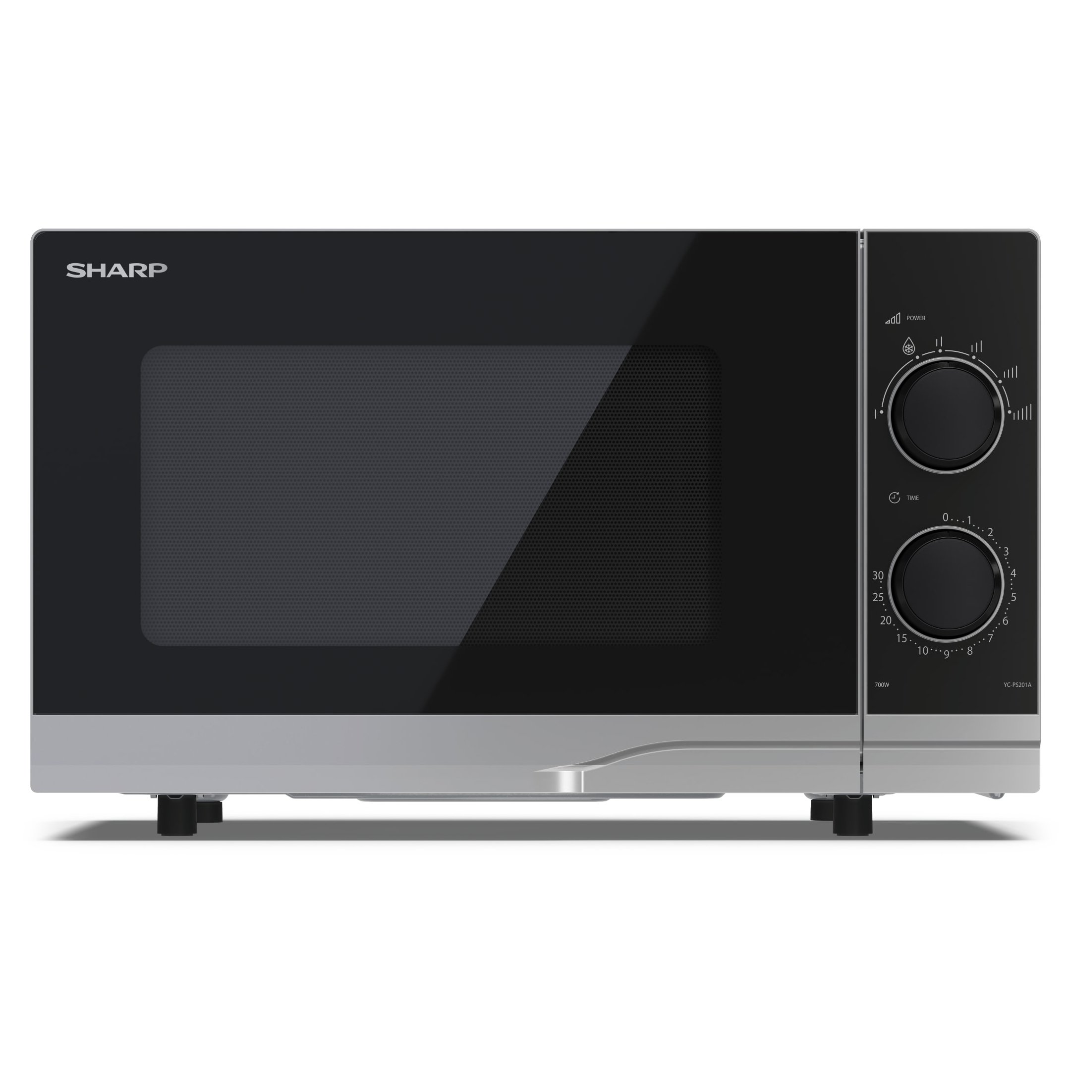 Un horno microondas Sharp negro y plateado sobre un fondo blanco. Tiene diales de control.