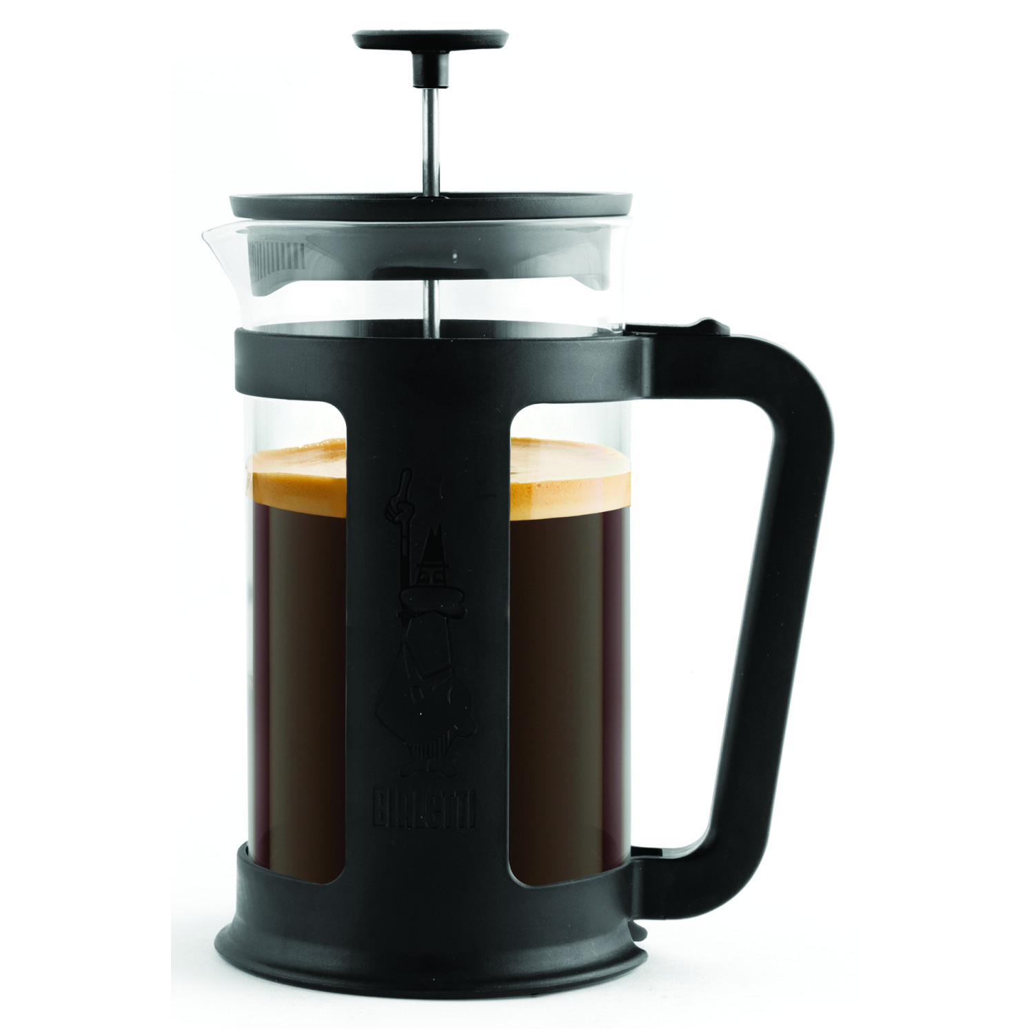Una pressa francese nera riempita di caffè su sfondo bianco.