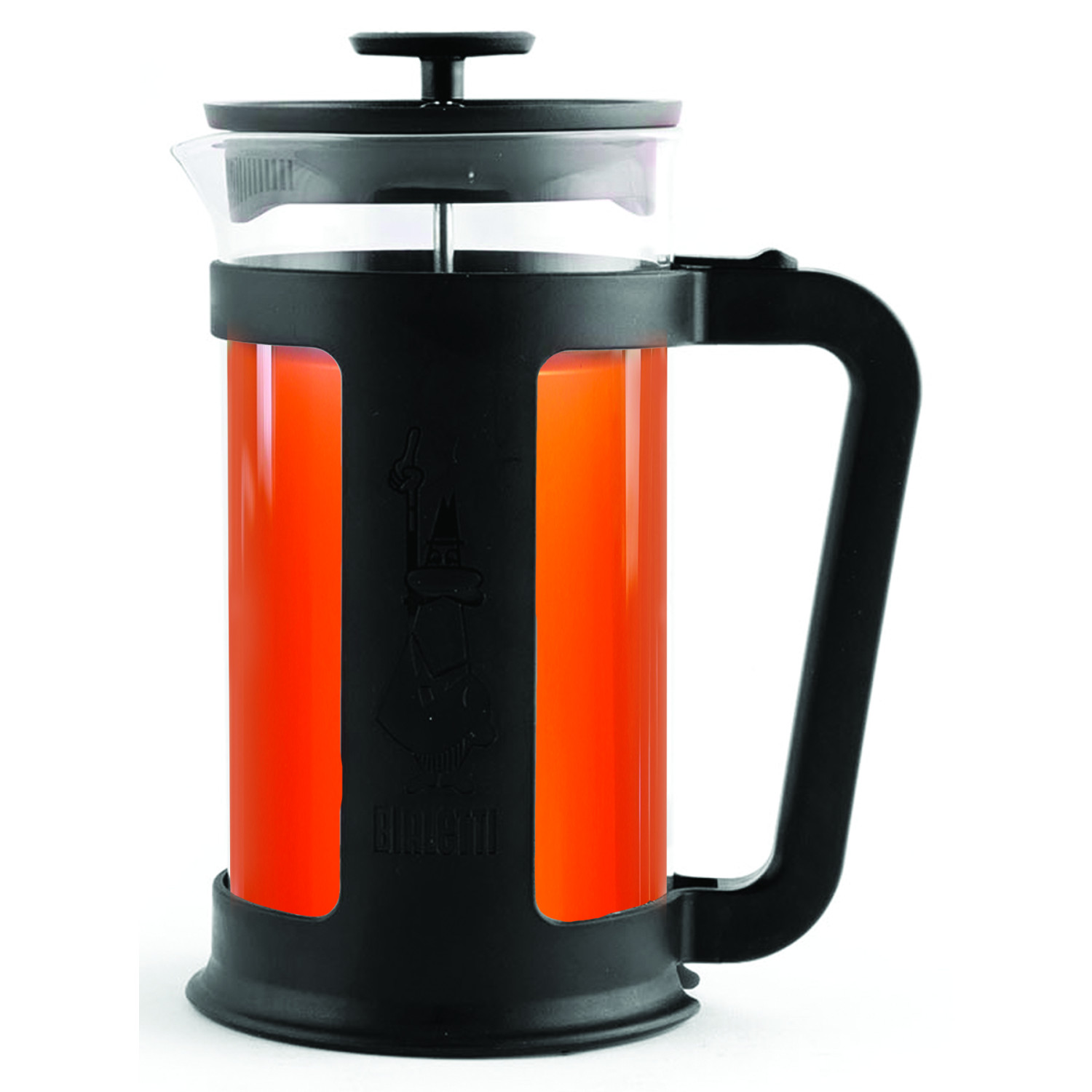 Una caffettiera francese nera piena di liquido arancione su sfondo bianco.