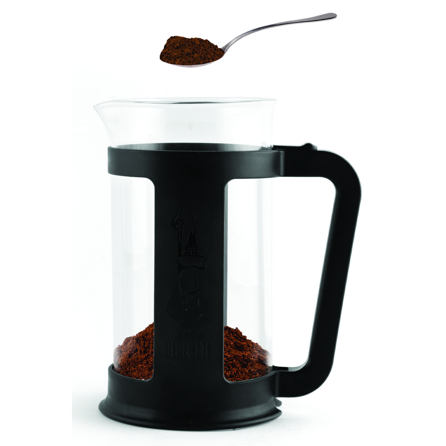 Una French press in vetro con supporto nero e caffè macinato, con un cucchiaio di caffè sopra.