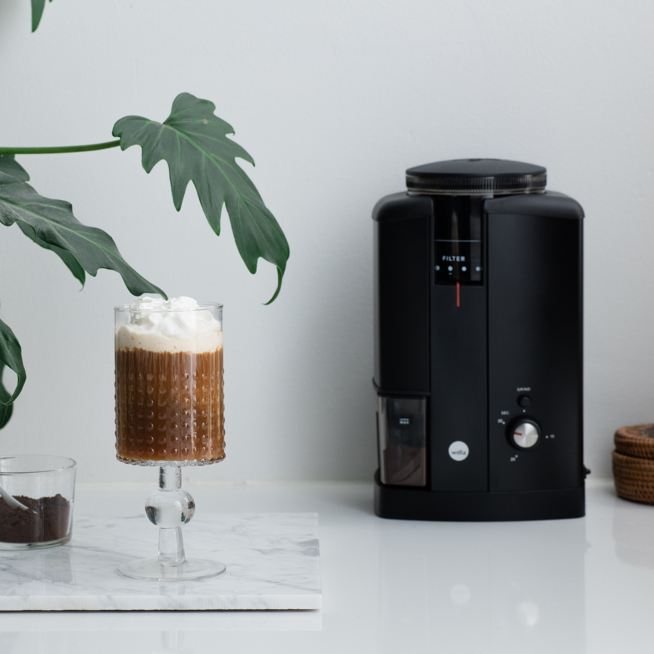 Mahlscheiben WILFA Konische Kaffeemühle Svart (130 in Messerqualität) CGWS-130B und aromaschonende Aroma Watt, Schwarz