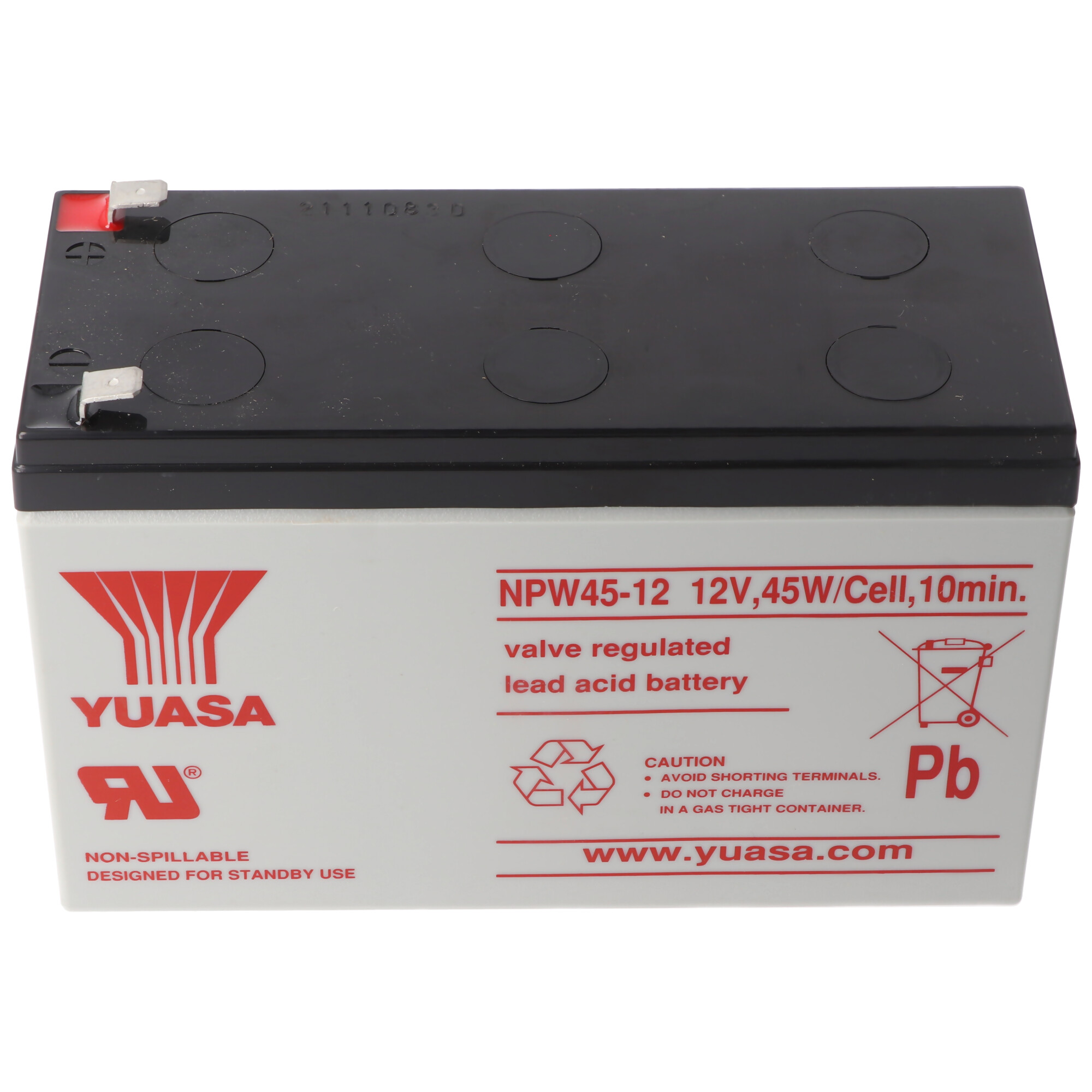 Yuasa-Batterie mit Etikett. Es ist eine schwarze Batterie mit weißen und roten Etiketten.