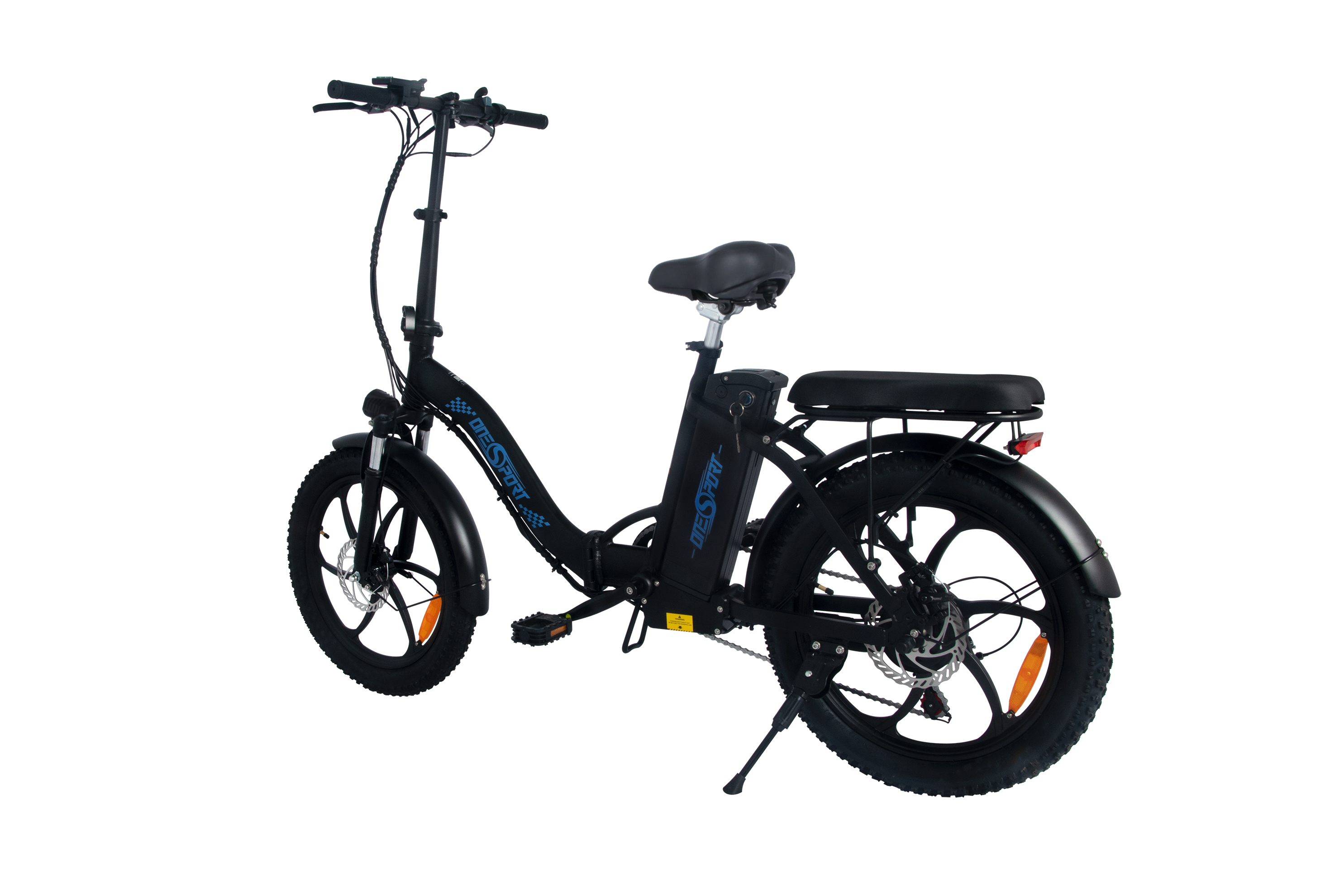 Schwarzes, faltbares Elektrofahrrad vor weißem Hintergrund. Sitz, Lenker und Räder sind sichtbar.