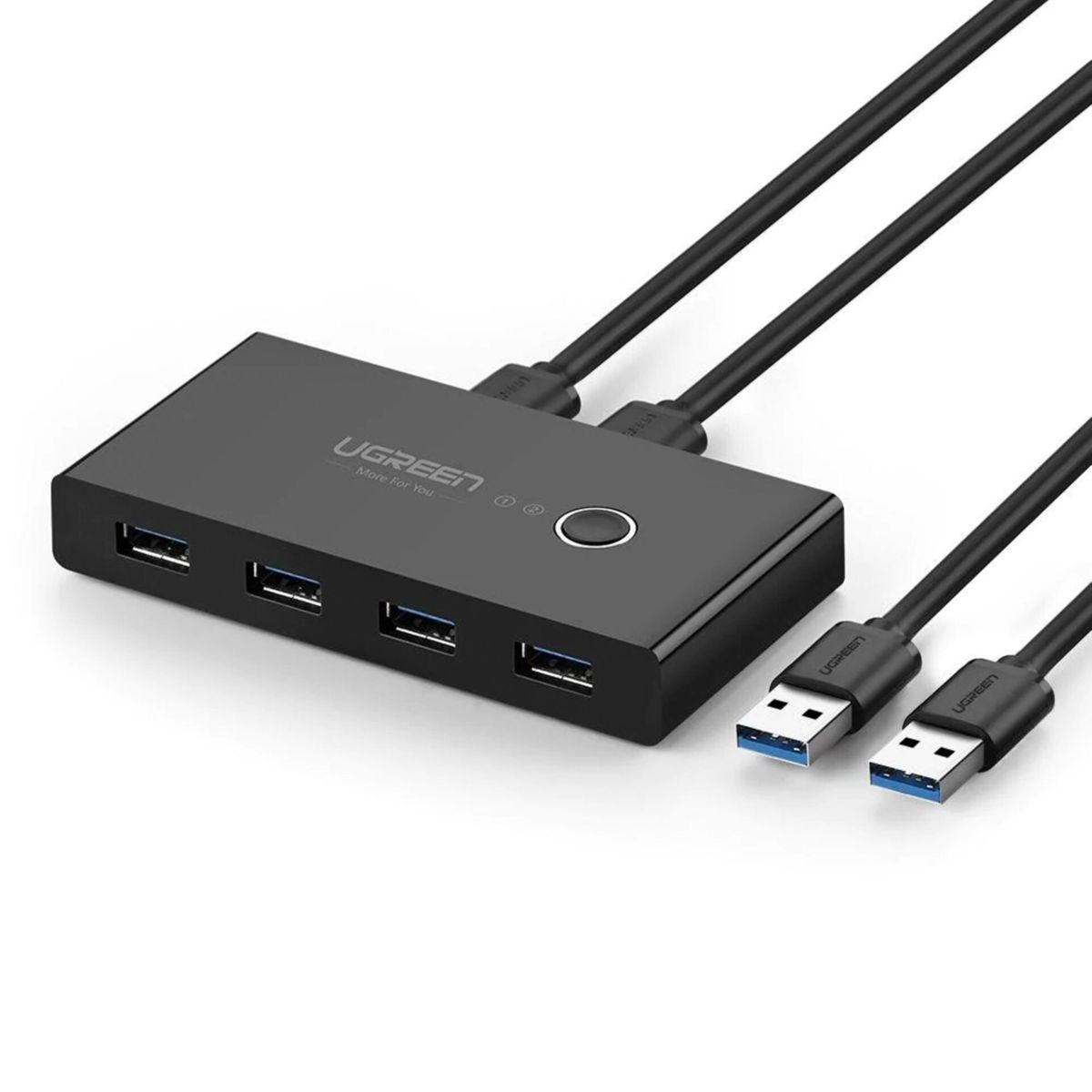 Czarny hub USB z czterema portami i trzema podłączonymi kablami USB.