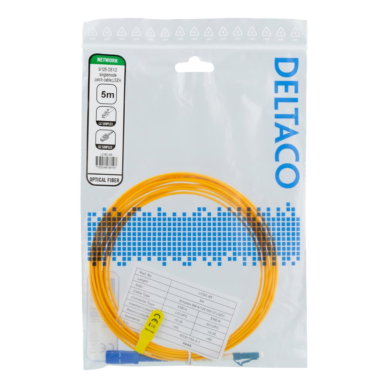 Gelbes Glasfaserkabel in einer Plastiktüte mit Text und Logos. Blaue und weiße Stecker.