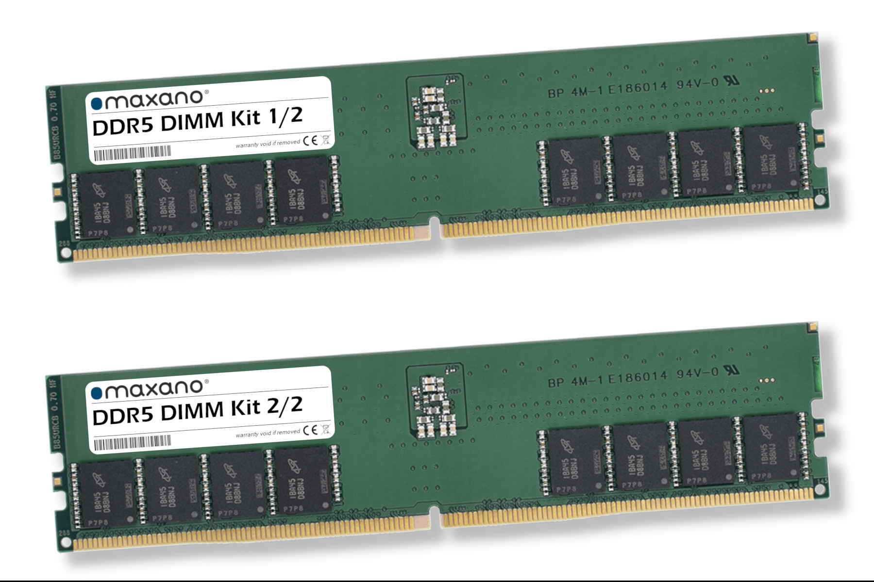 Zwei DDR5-RAM-Riegel, grün mit Etiketten.