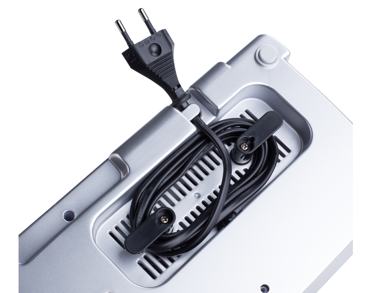 Spód srebrnego urządzenia z czarnym przewodem zasilającym i klipsami.