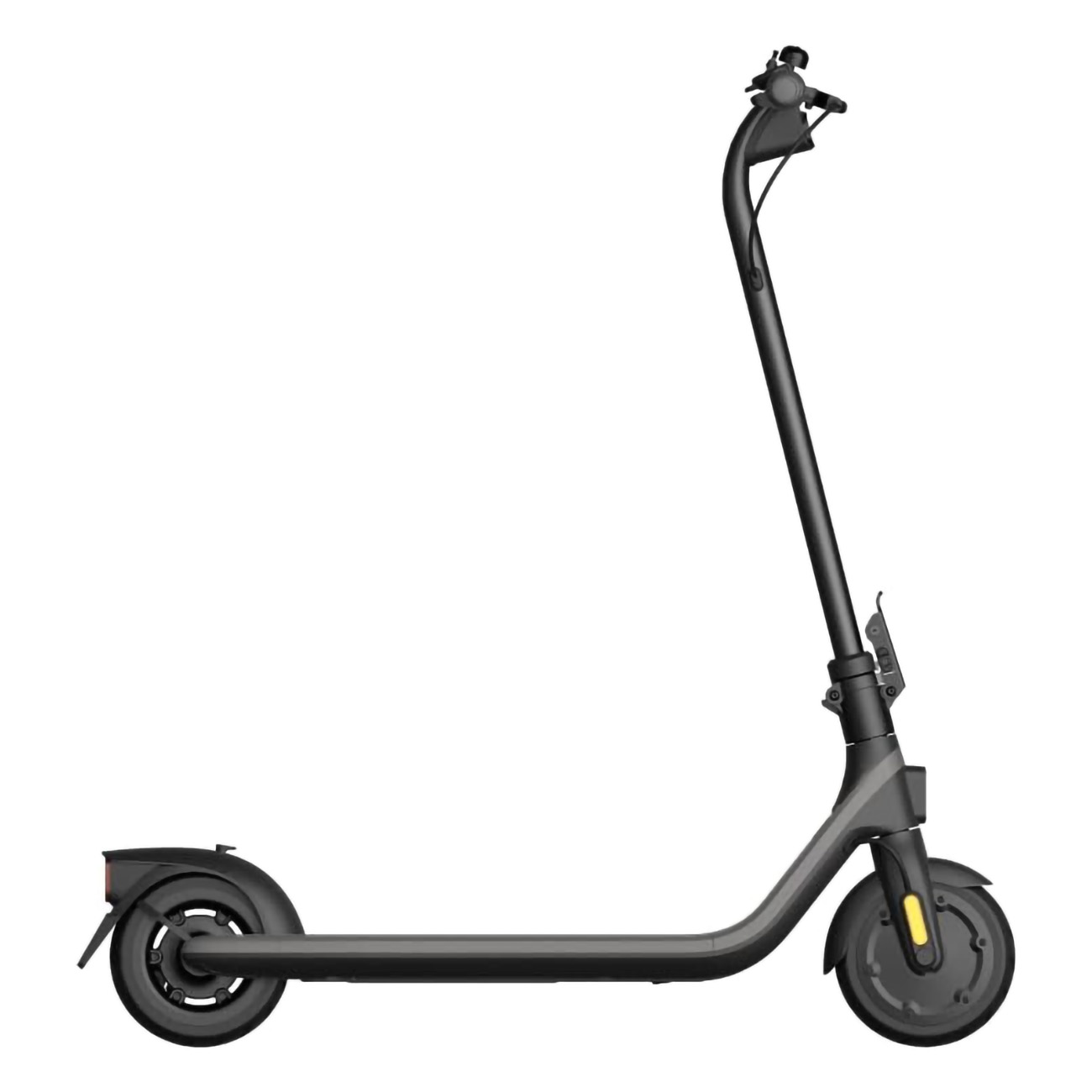 Un patinete eléctrico negro sobre un fondo blanco, vista lateral.
