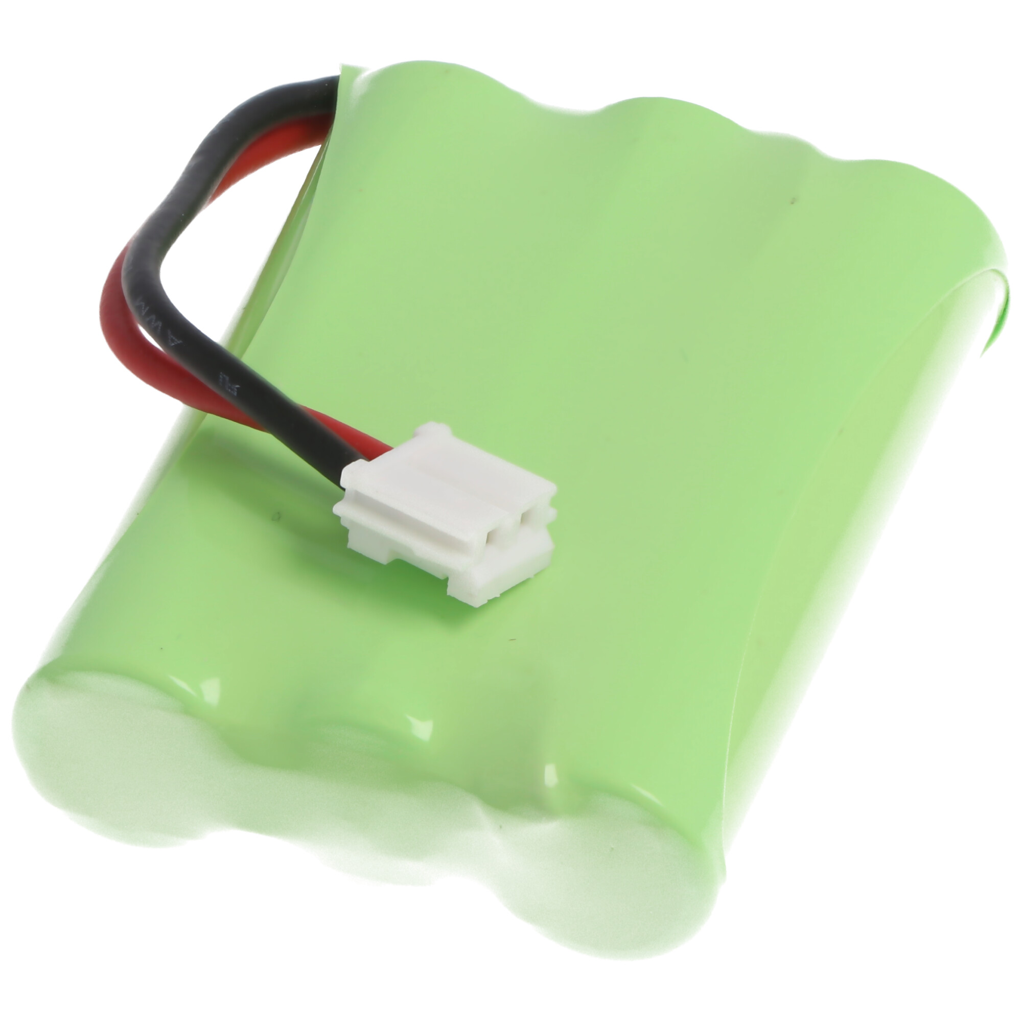 Grünes Batteriepack mit roten und schwarzen Drähten und einem weißen Stecker. Weißer Hintergrund.