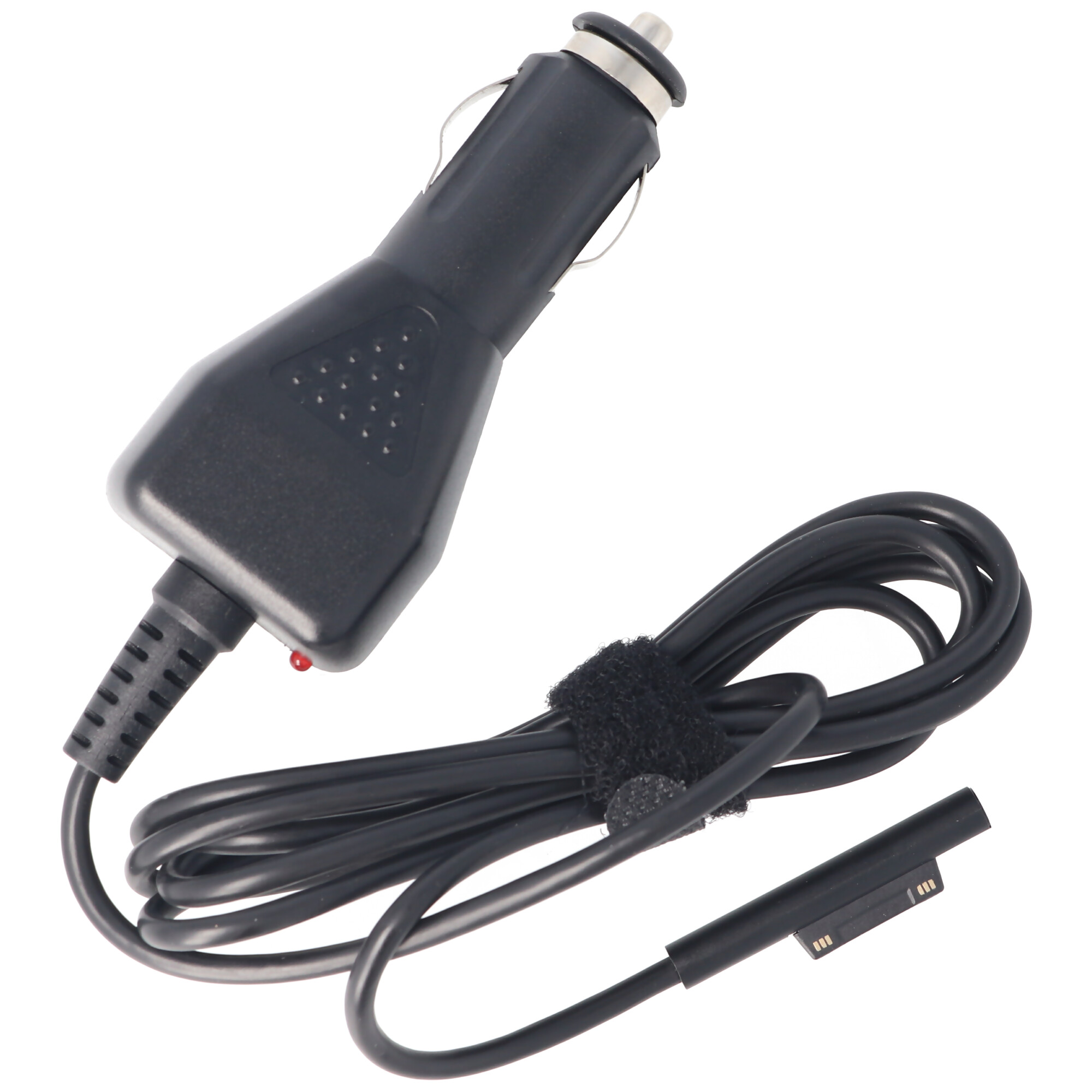 Ein schwarzes Autoladegerät mit Kabel und Stecker auf weißem Hintergrund.