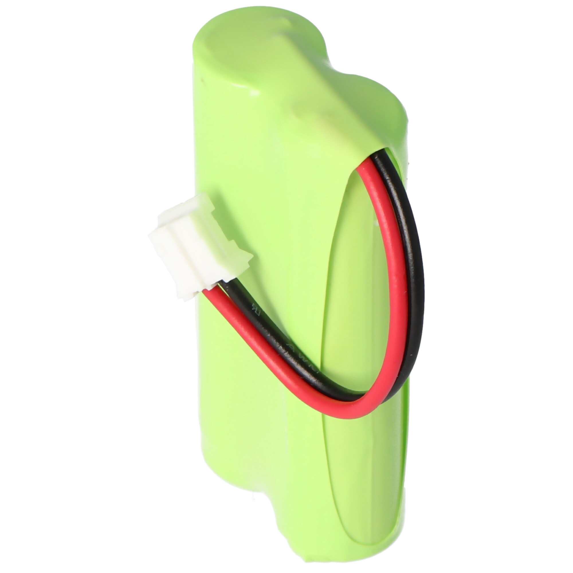 Grüne Batterie mit schwarzen und roten Drähten und einem weißen Stecker, isoliert auf weißem Hintergrund.