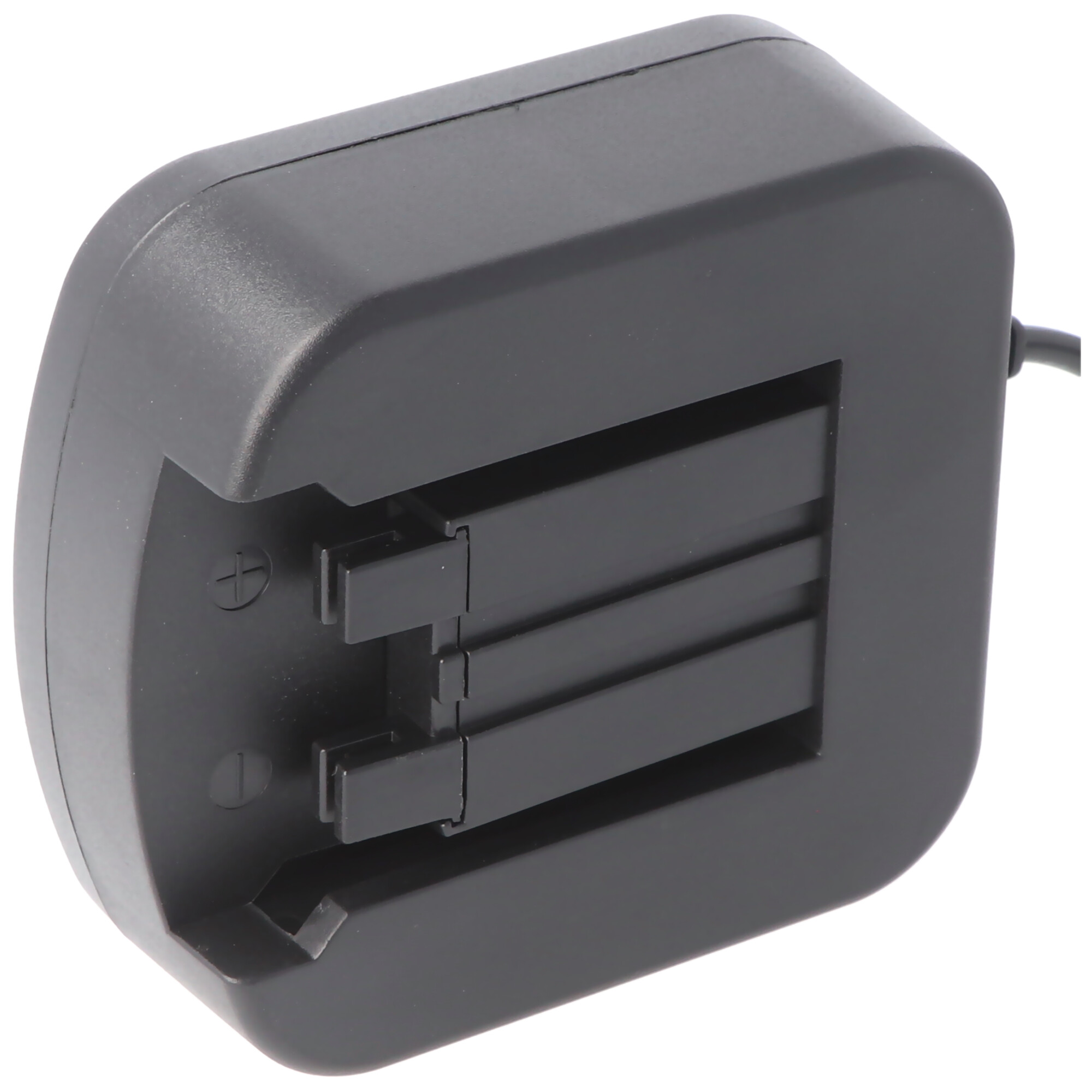 Ein schwarzer Ladeadapter mit zwei Schlitzen zur Batterieaufnahme, isoliert auf weißem Hintergrund.