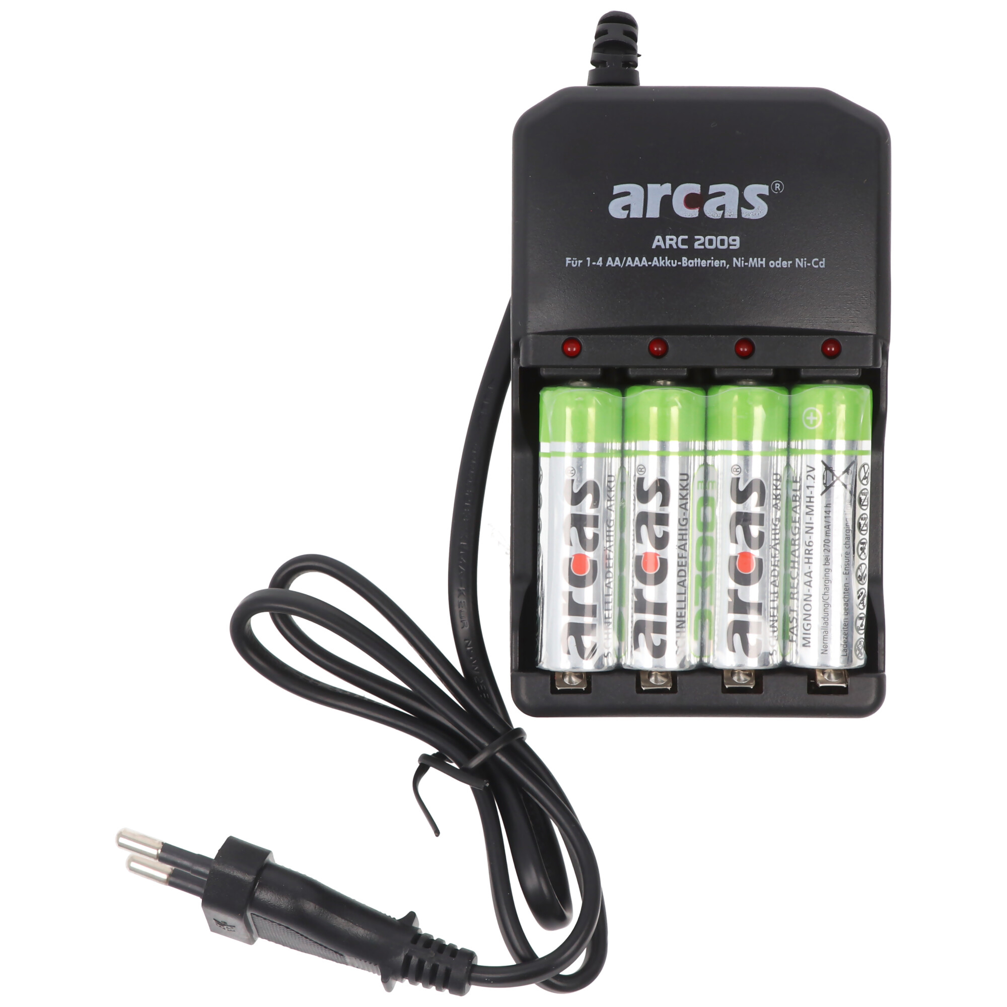 Ein Batterieladegerät mit vier eingelegten AA-Batterien und einem Netzstecker.