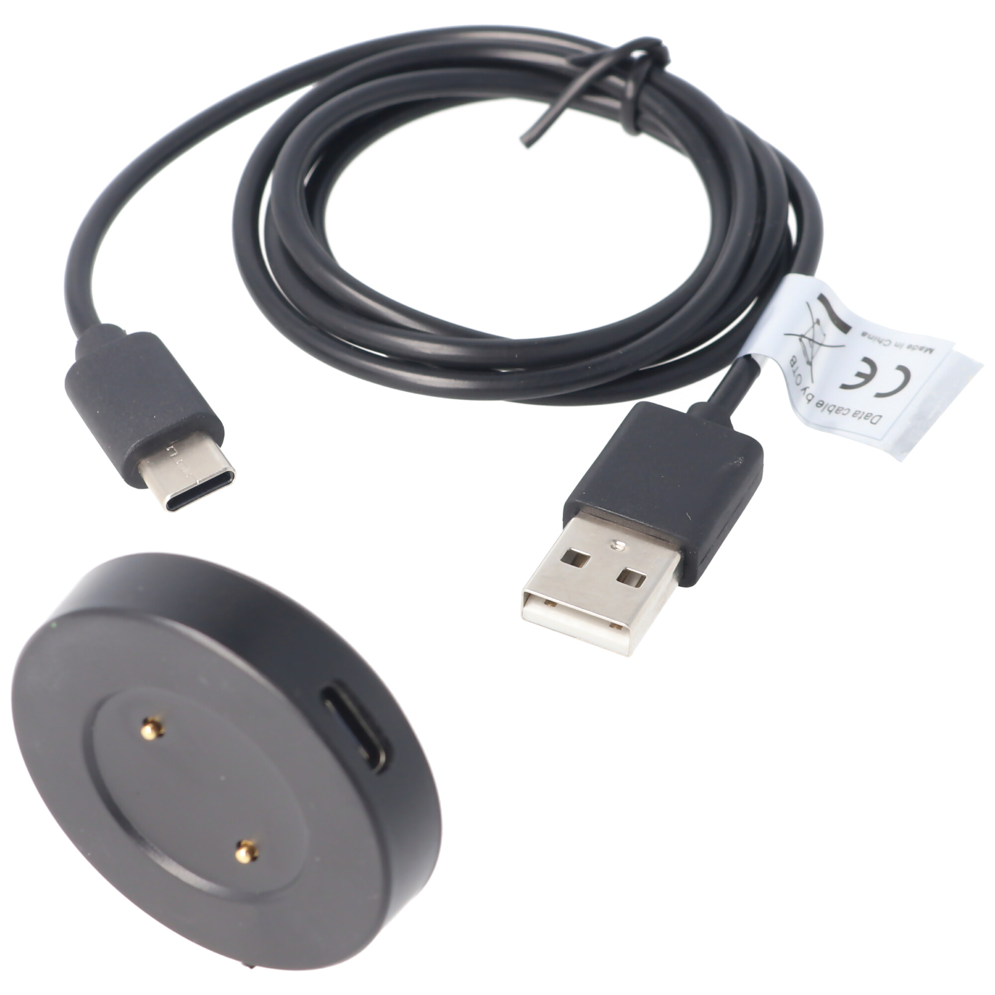 Ein schwarzes Ladekabel und eine Ladestation für eine Smartwatch. Weißer Hintergrund.