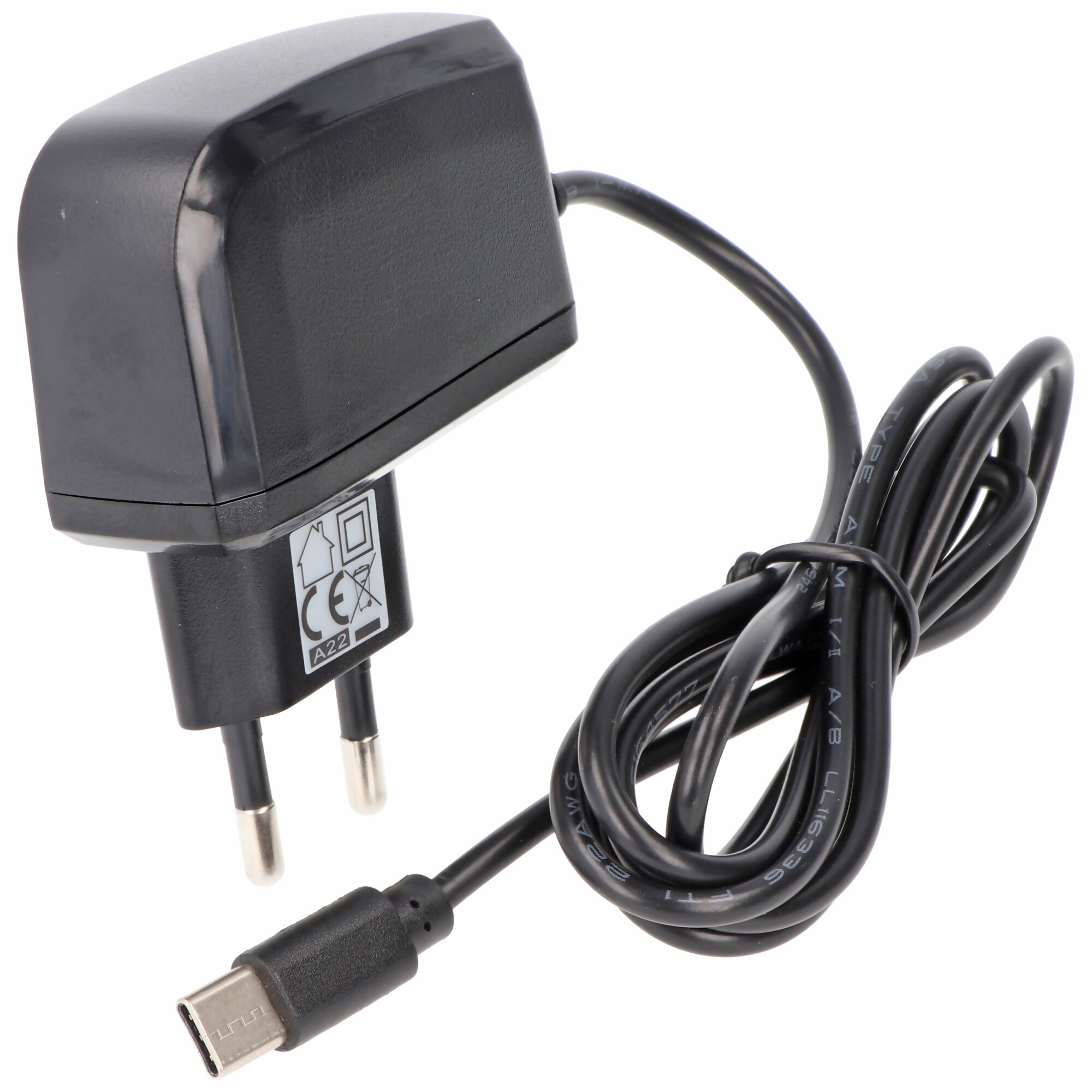 Schwarzes Ladegerät mit Stecker und USB-C-Anschluss. Weißer Hintergrund.