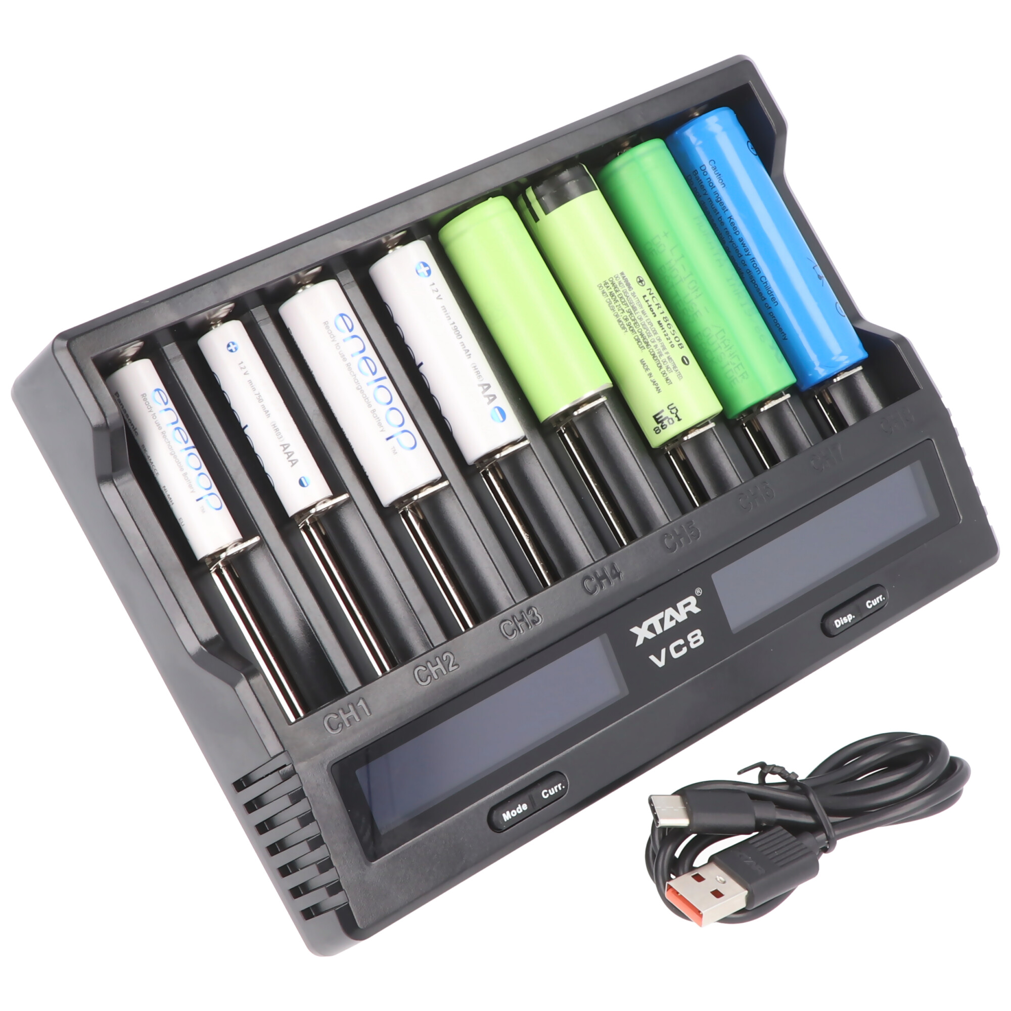 Batterieladegerät mit Batterien und einem USB-Kabel.